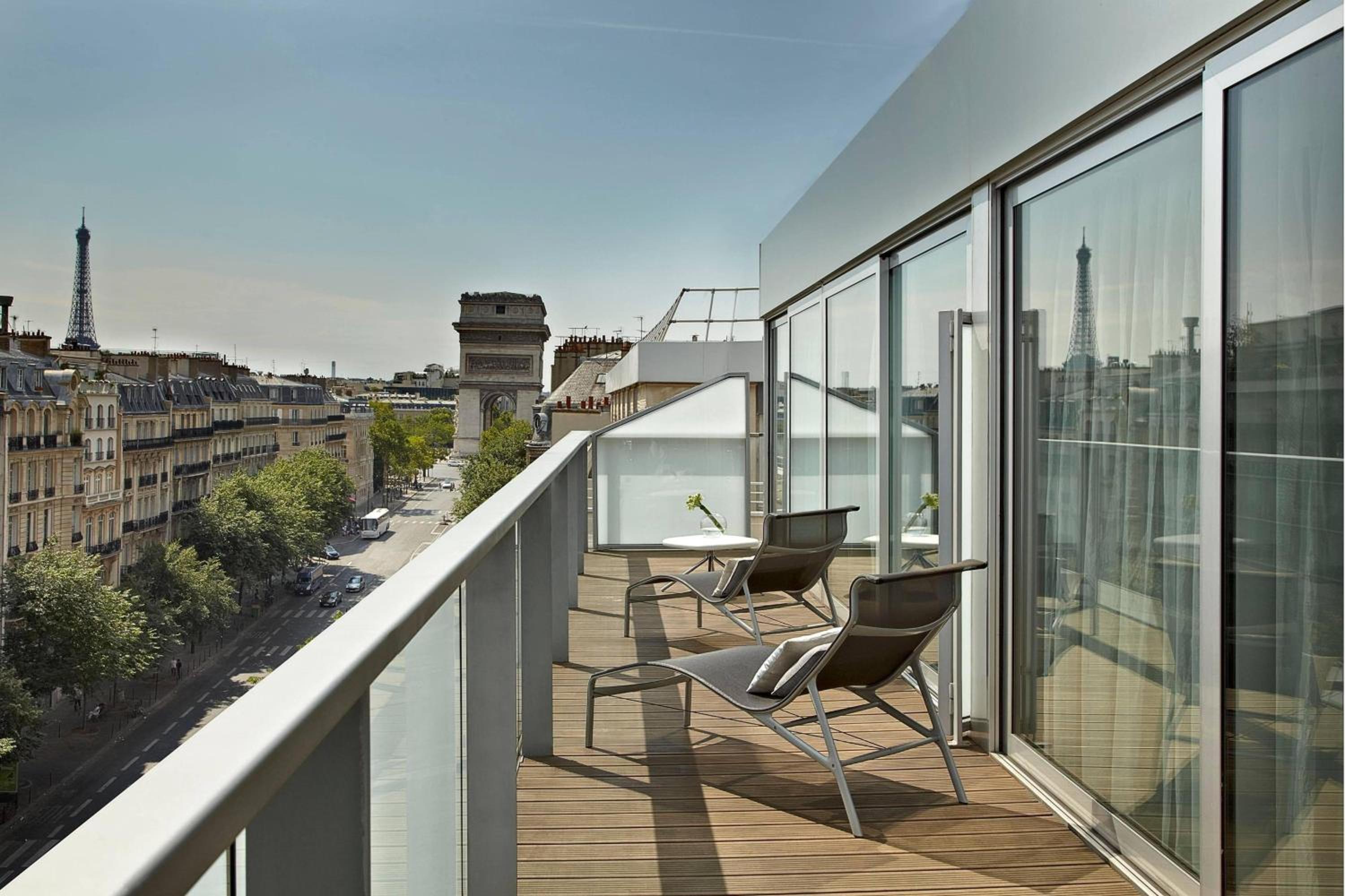 Chambre avec Terrasse et Petit-Déjeuner – Vue sur Toits de Paris et Tour Eiffel Chambre avec Terrasse et Petit-Déjeuner – Vue sur Toits de Paris et Tour Eiffel