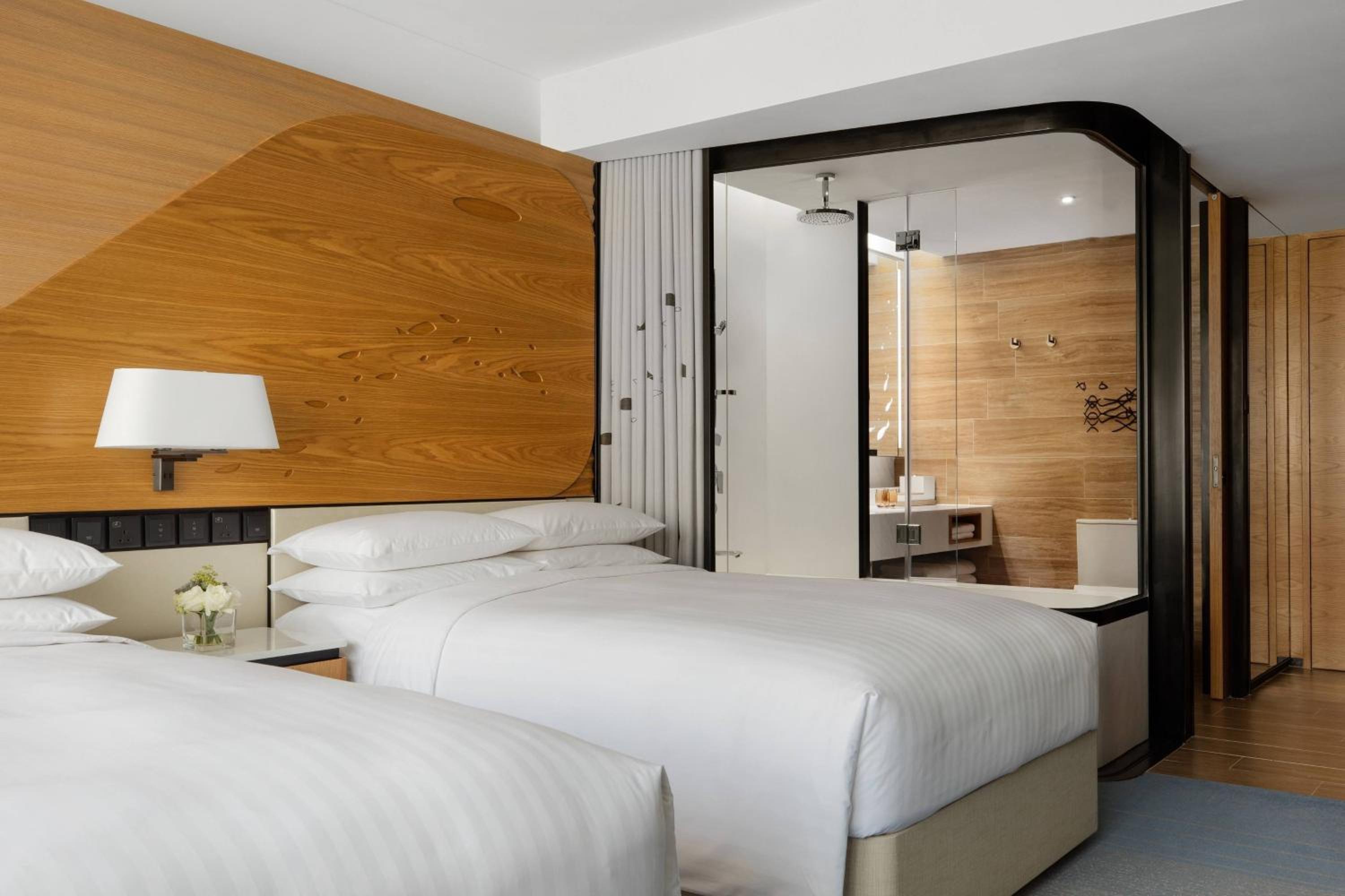 Deluxe Room with 2 Double Beds Deluxe Room with 2 Double Beds