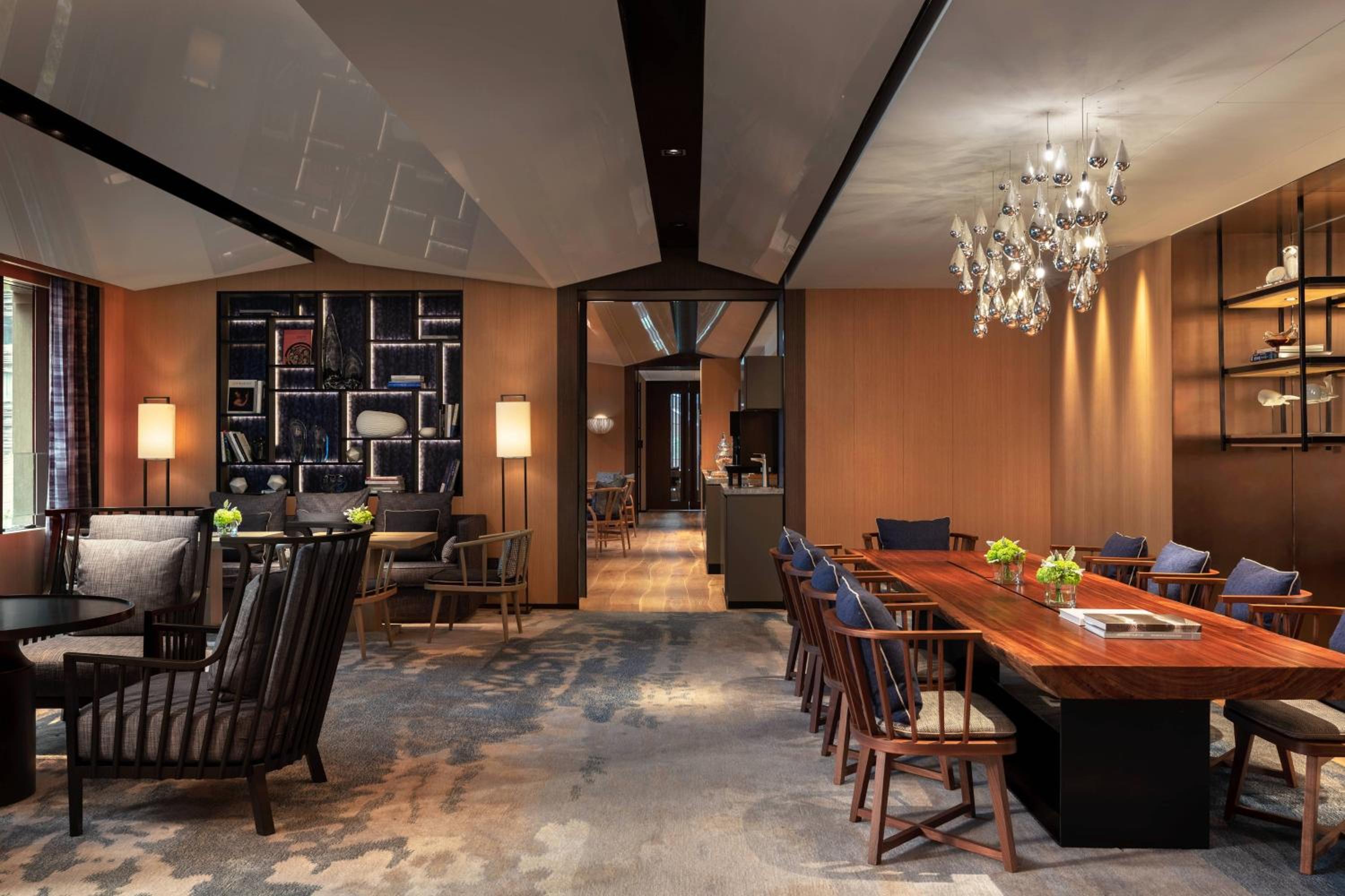 Executive King Suite – Club Level Executive King Suite – Club Level