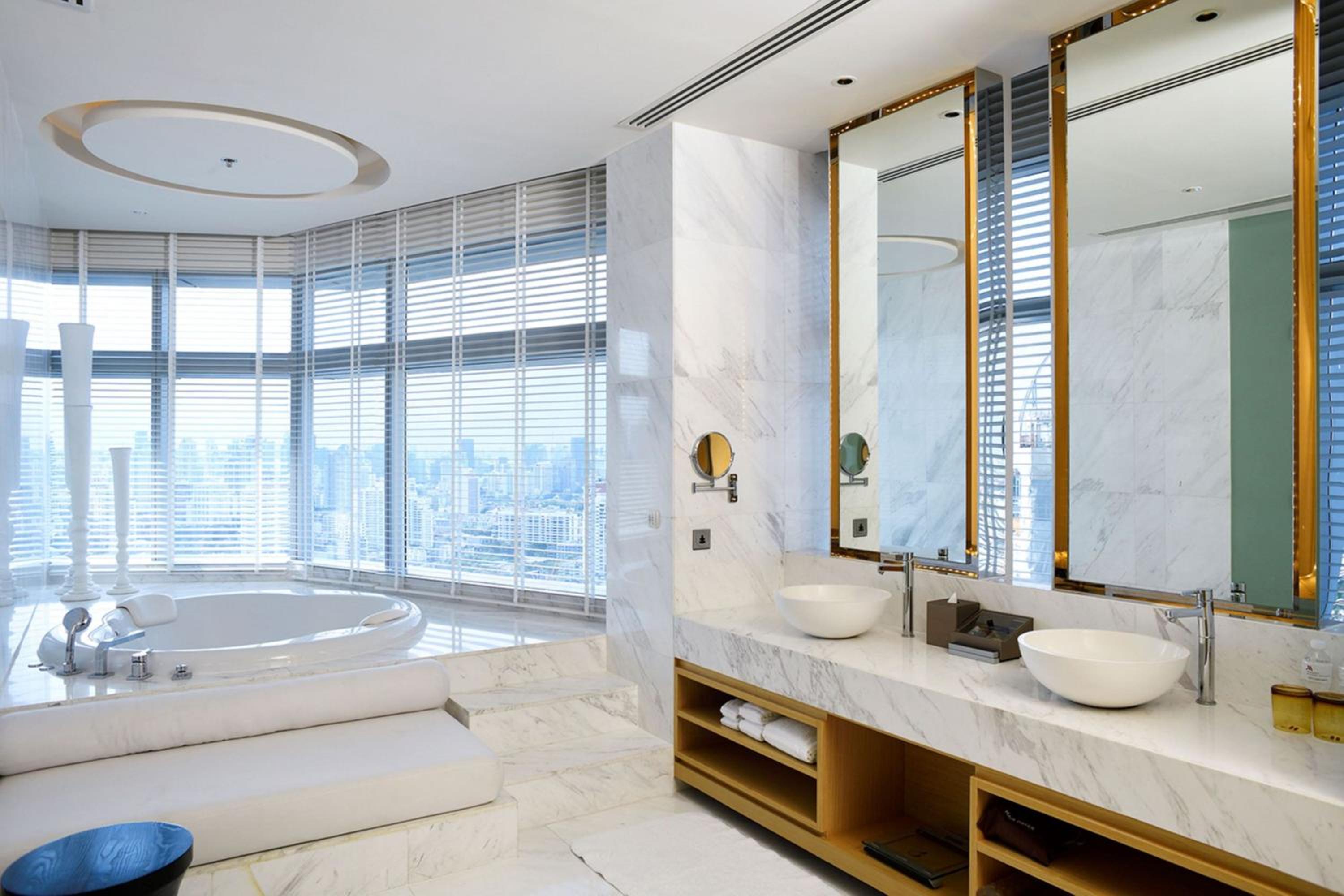 Two-Bedroom Presidential Suite - High Floor/Executive Lounge Access thumbnail 5