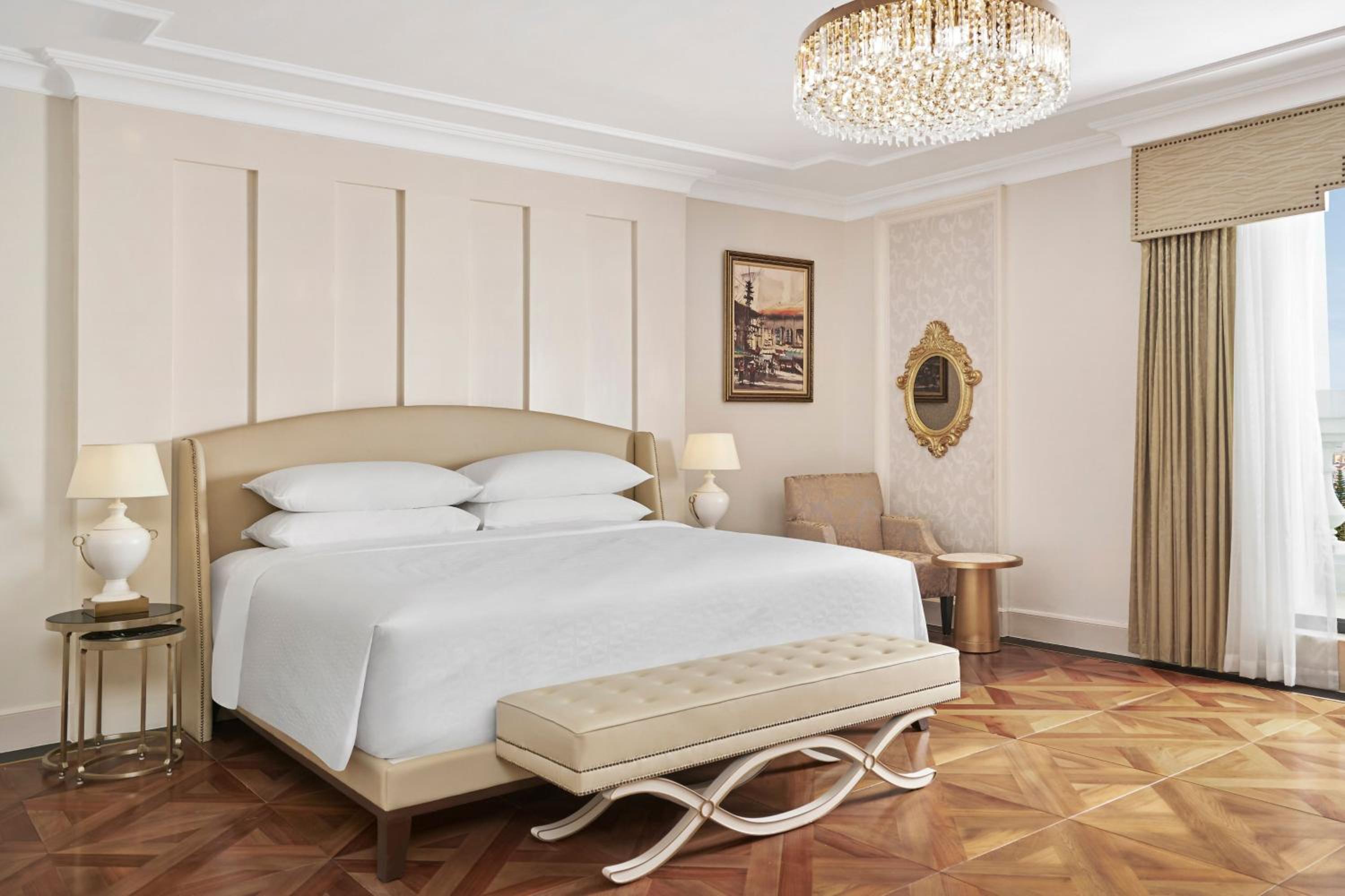 Presidential Suite with Skyline View photo 2