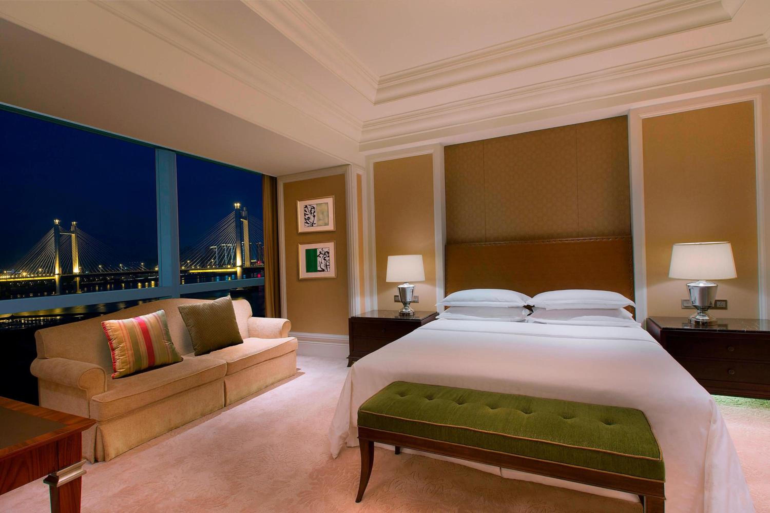 King Room with River View - Photo 2