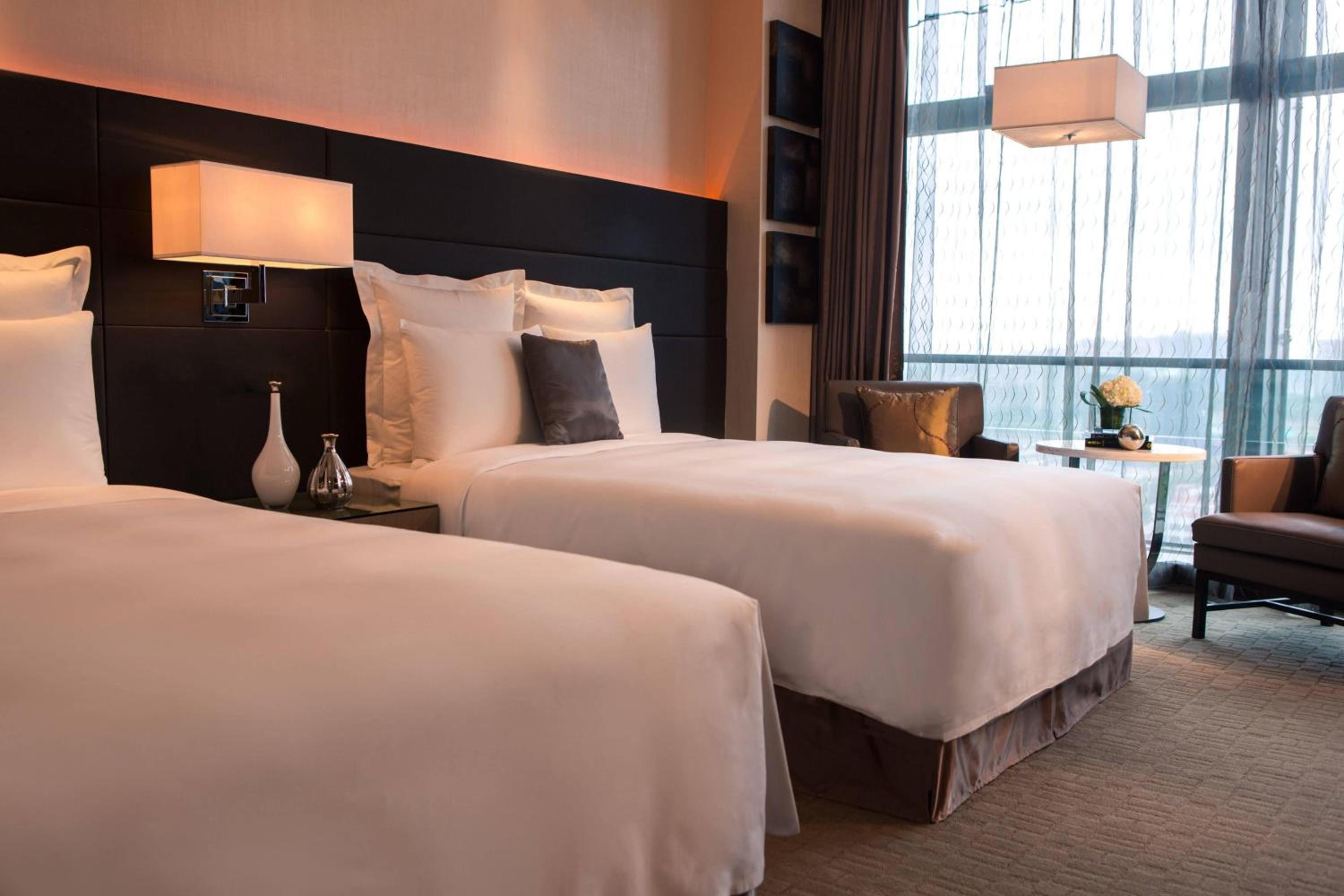 Double Room with Two Double Beds and City View  - Photo 4