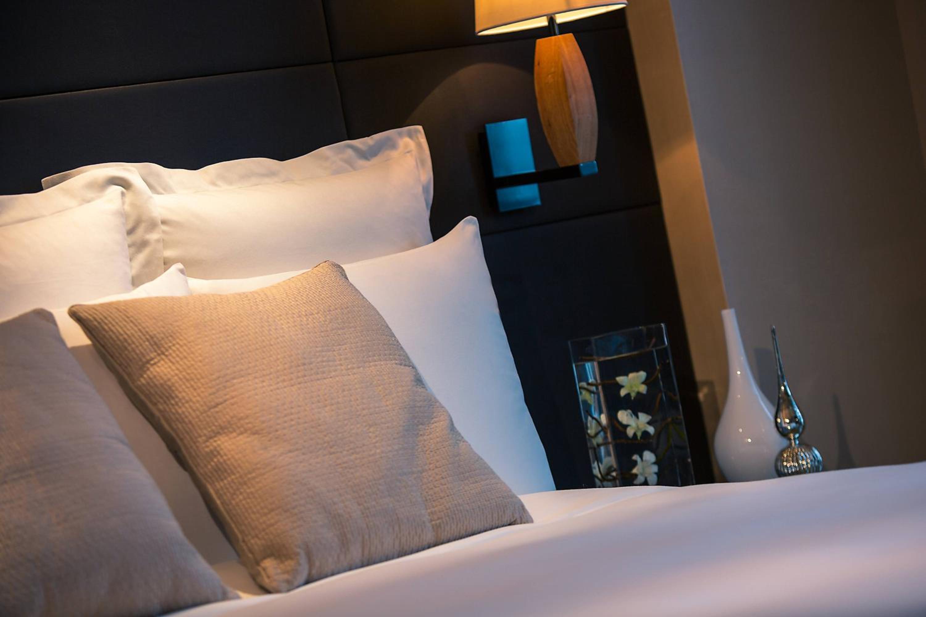 King or Twin Room with City View - Photo 5
