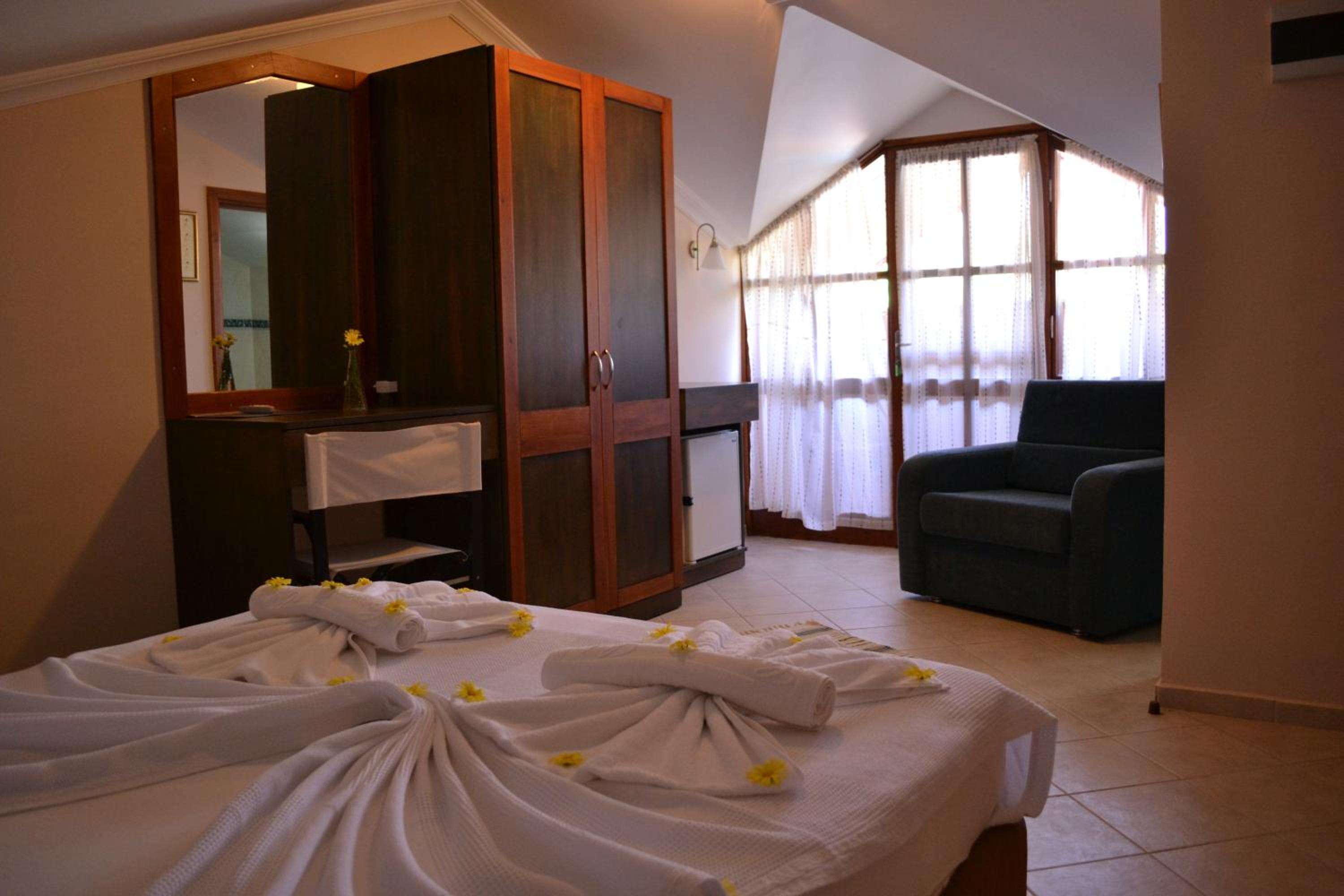 Standard Double or Twin Room - Attic photo 3