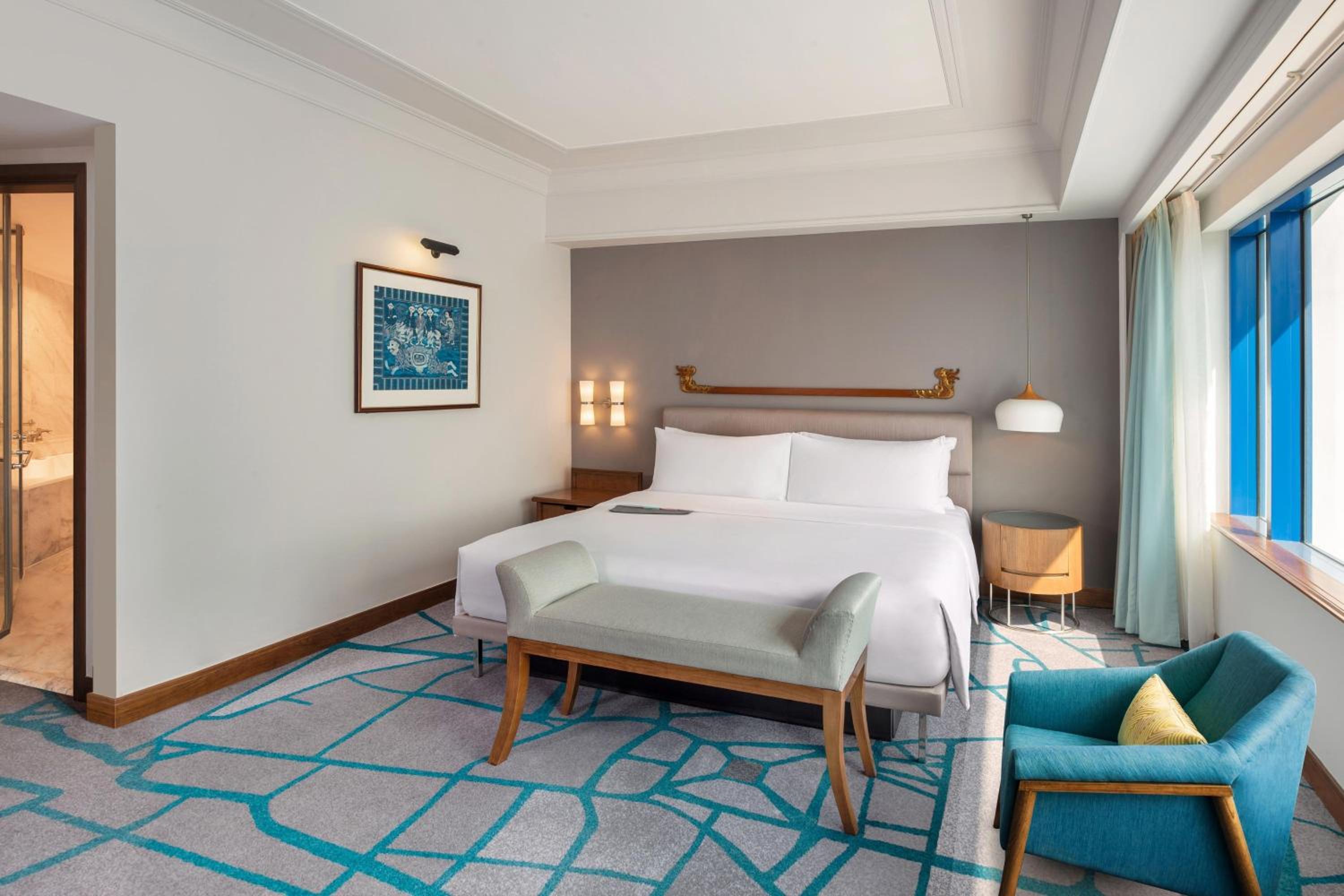 1 King Bed, Club Lounge Access, Junior Suite