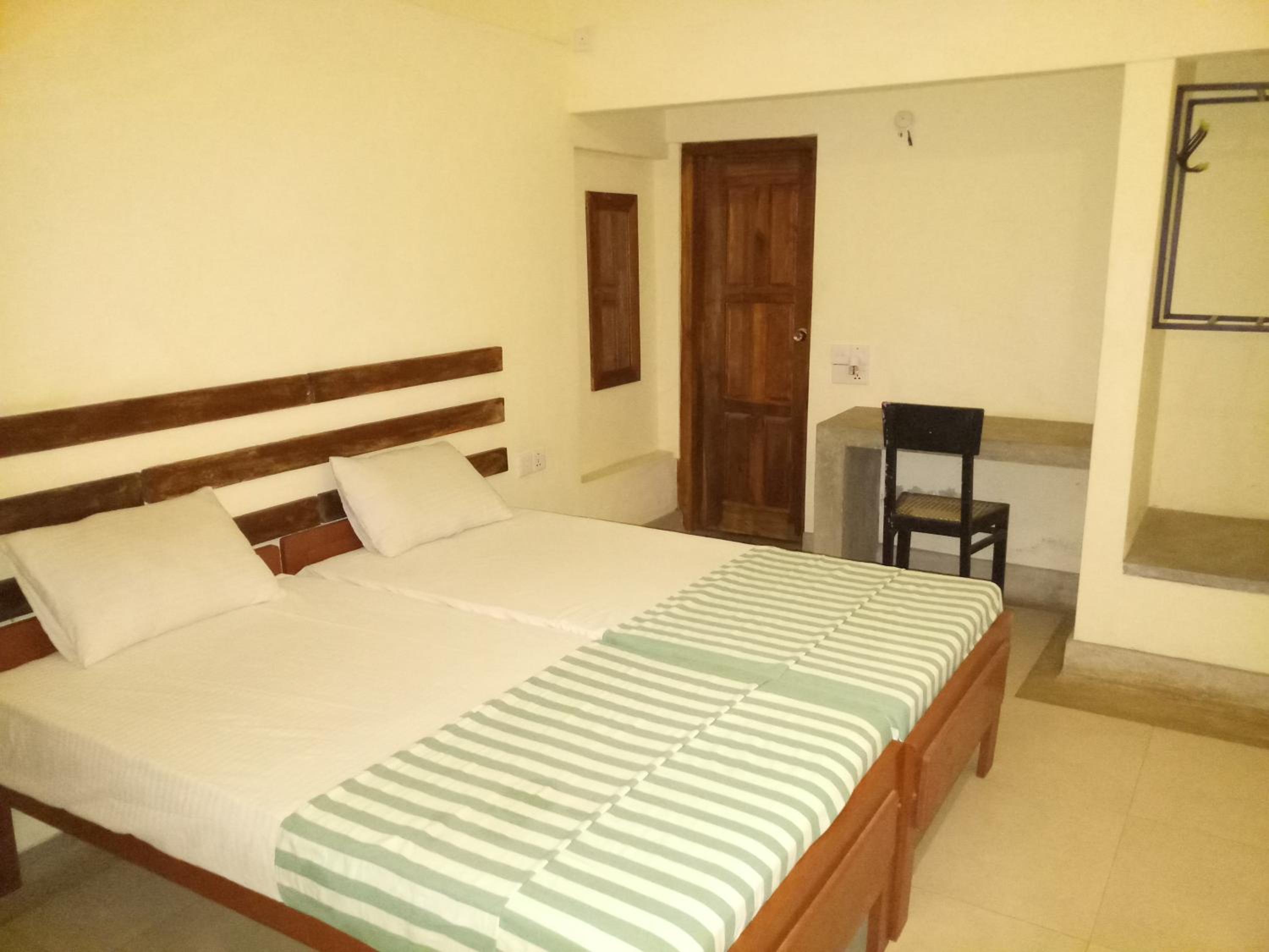 Budget Double Room photo 3