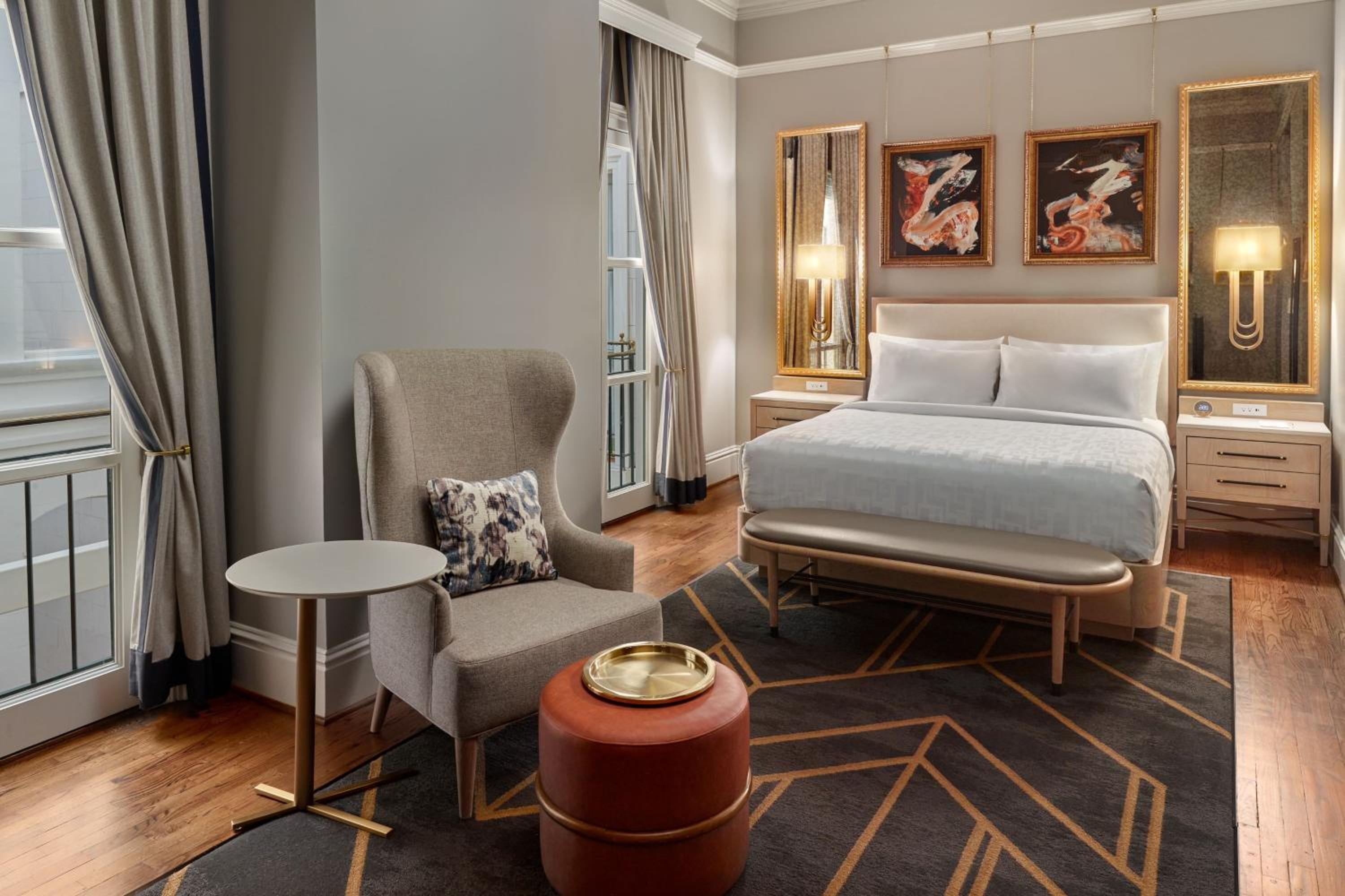 Deluxe King Room - Photo 2