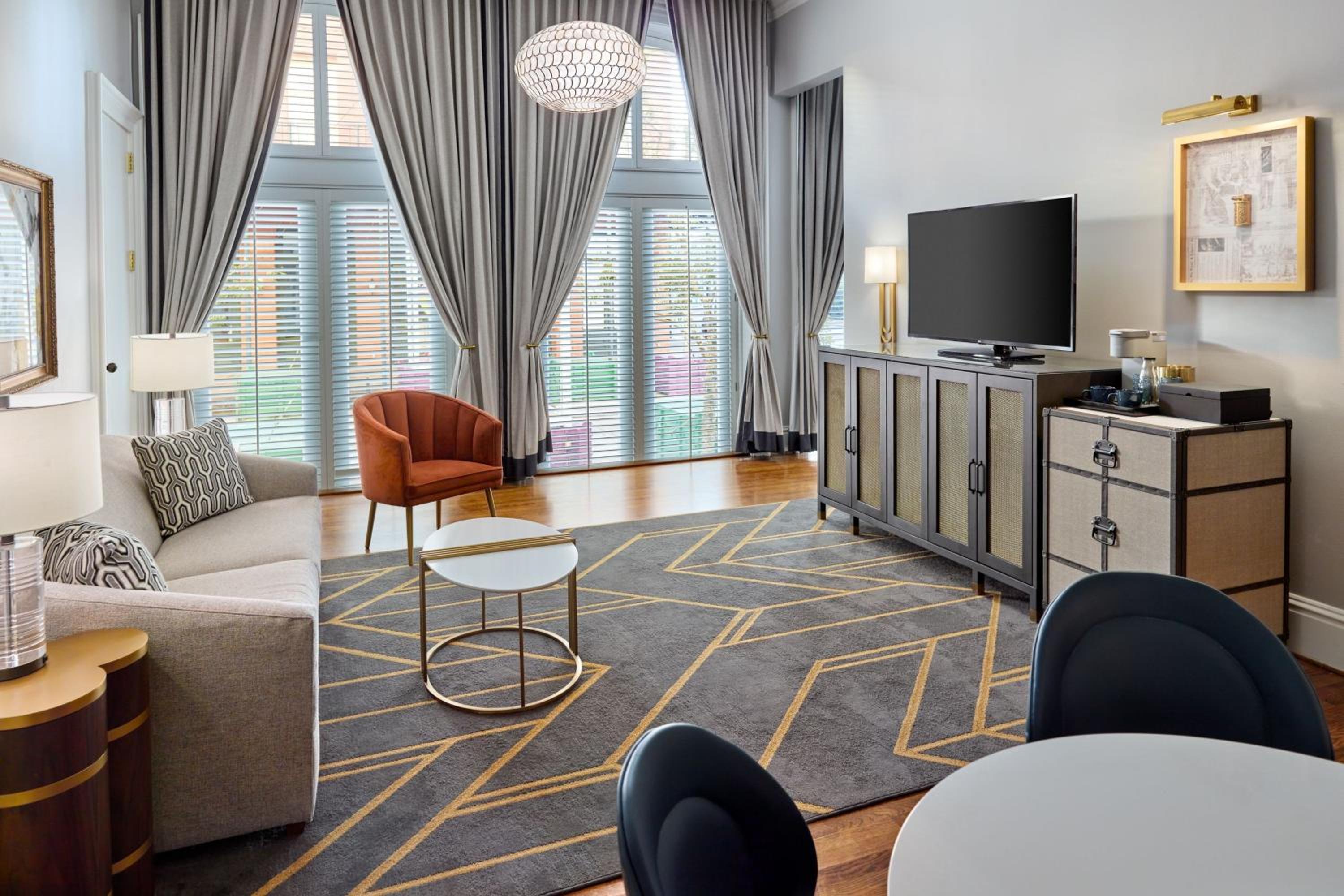 Tremont King Suite, 1 Bedroom Suite, 1 King, Sofa bed (Mobility &amp; Hearing Accessible w/ Roll-in Shower) - Photo 3