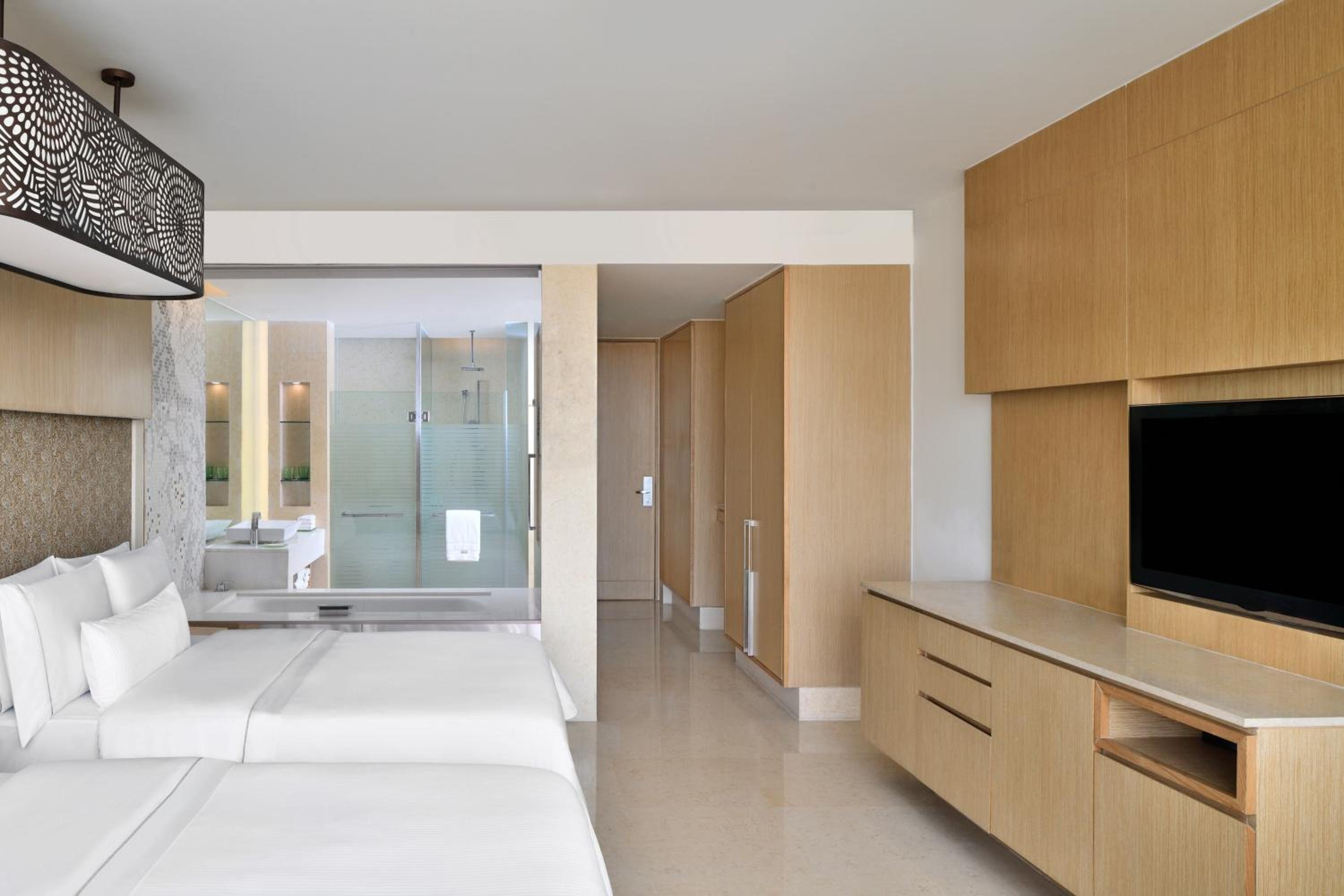 Premier Twin Room Pool View photo 3