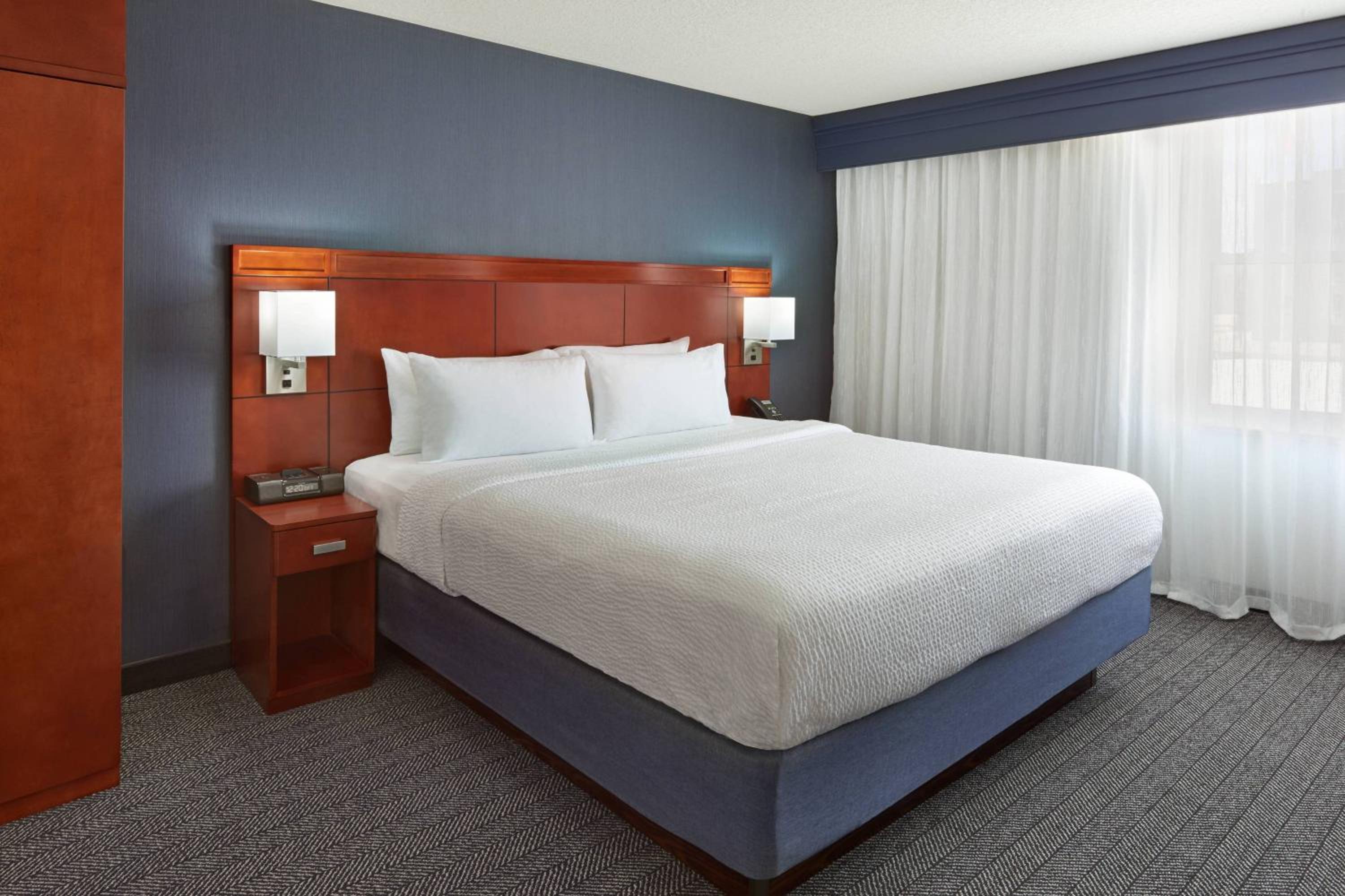 One-Bedroom King Suite with Sofa Bed - Photo 5