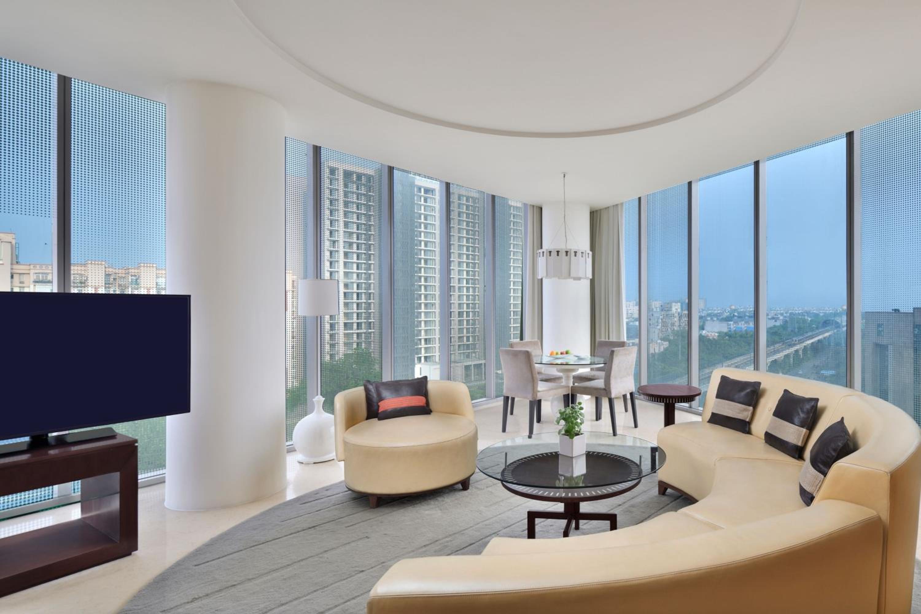Executive Corner Suite City View with Club Lounge Access - Photo 1