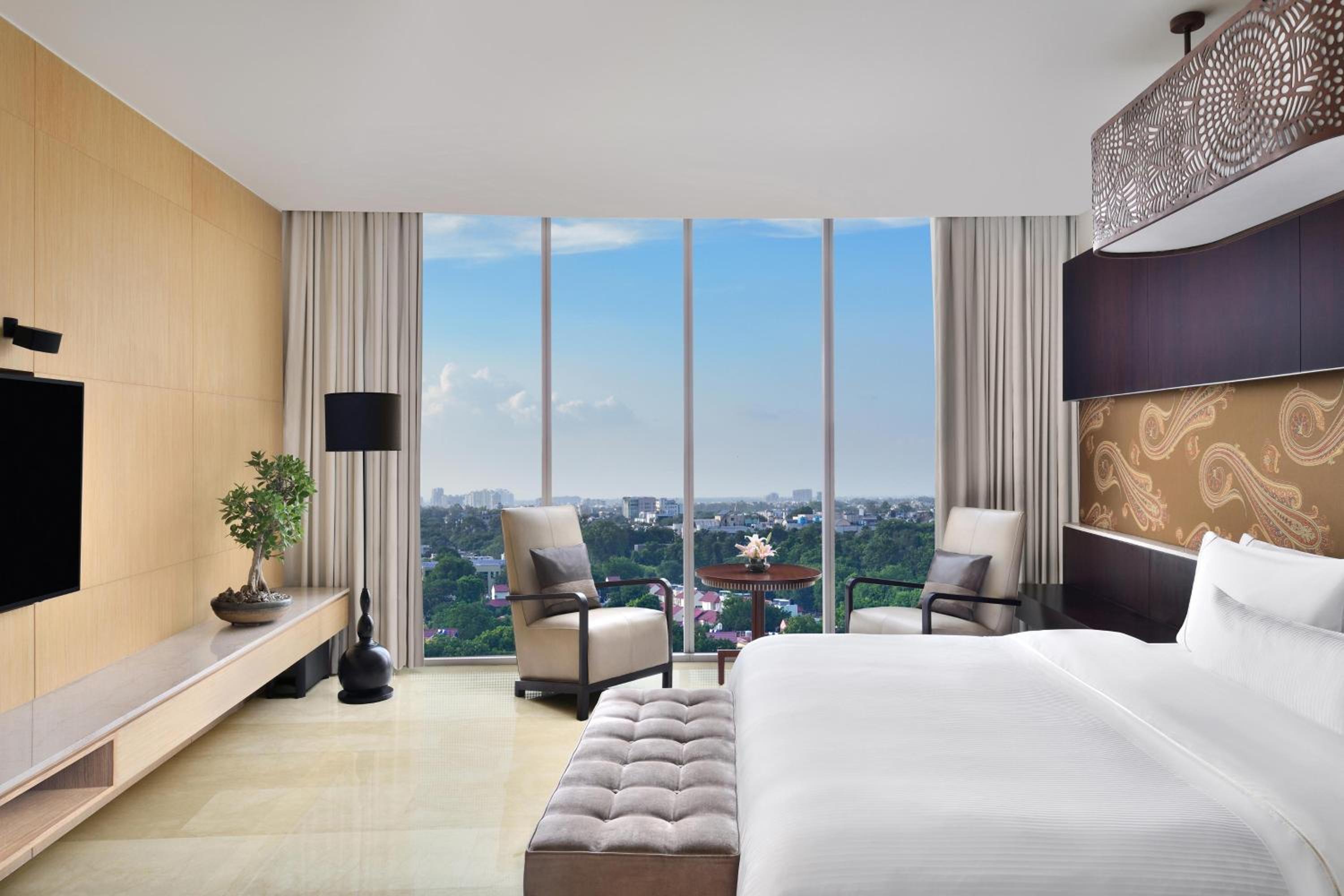Presidential Suite with Club Lounge Access photo 2