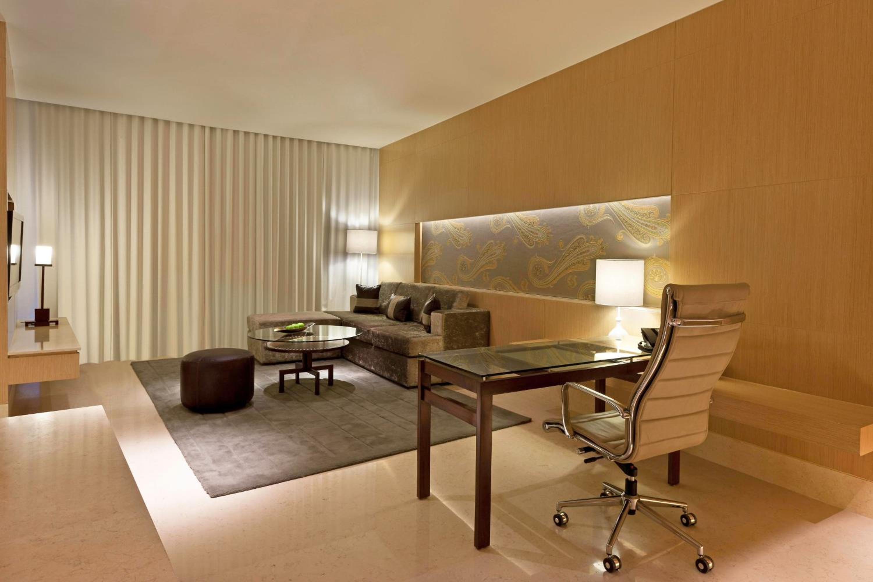 Executive Suite City View with Club Lounge Access - Photo 1