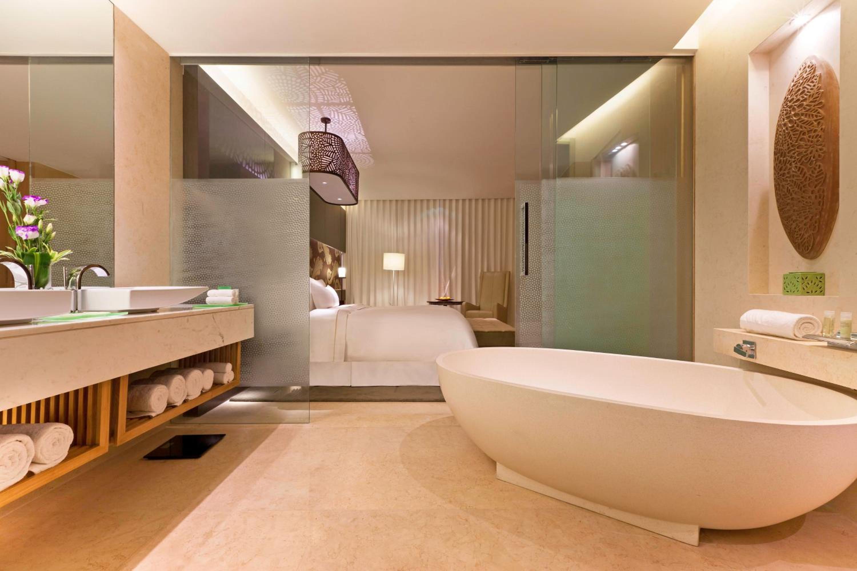 Executive Suite City View with Club Lounge Access - Photo 2
