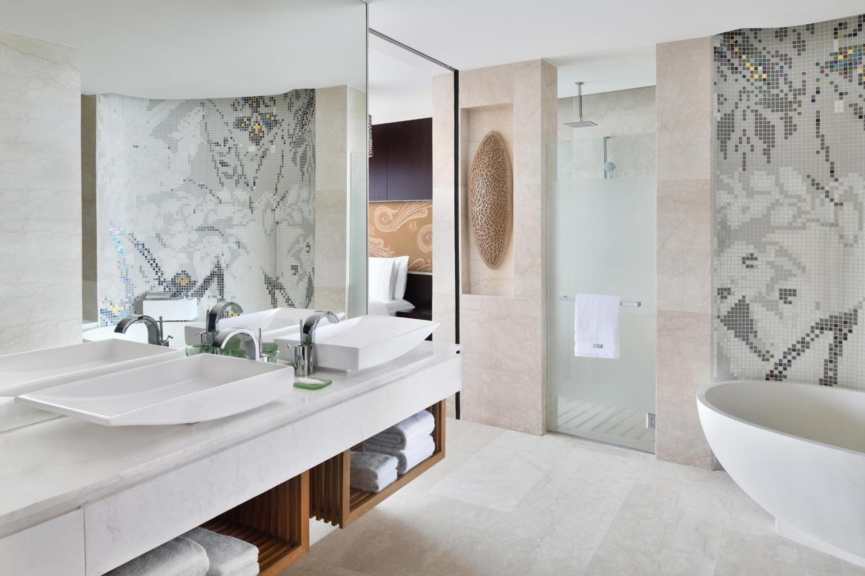 Presidential Suite with Club Lounge Access photo 3