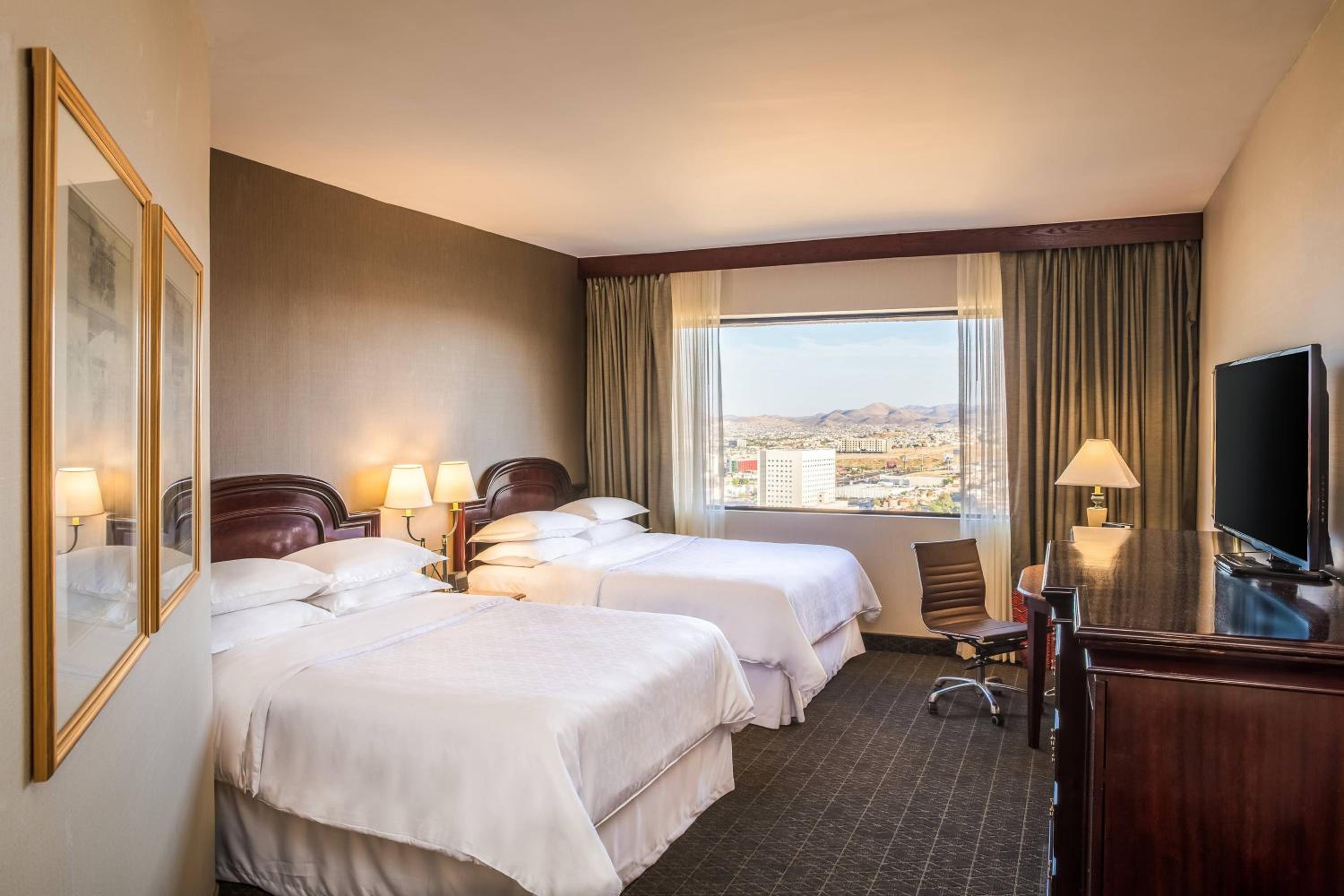 Guest Room, 2 Queen, City View - Photo 1