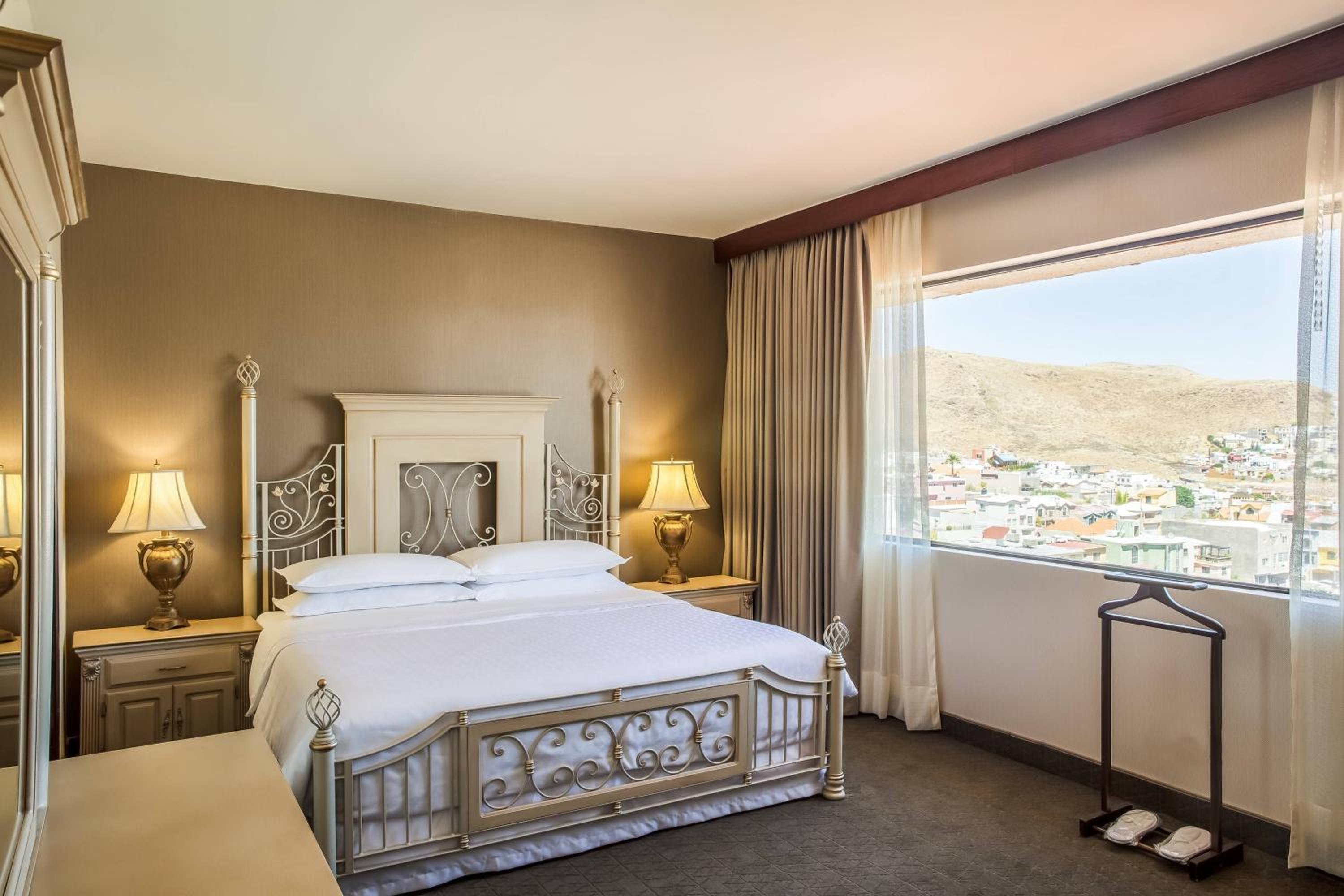 Club Lounge Access, 1 Bedroom Suite, 1 King, City View
