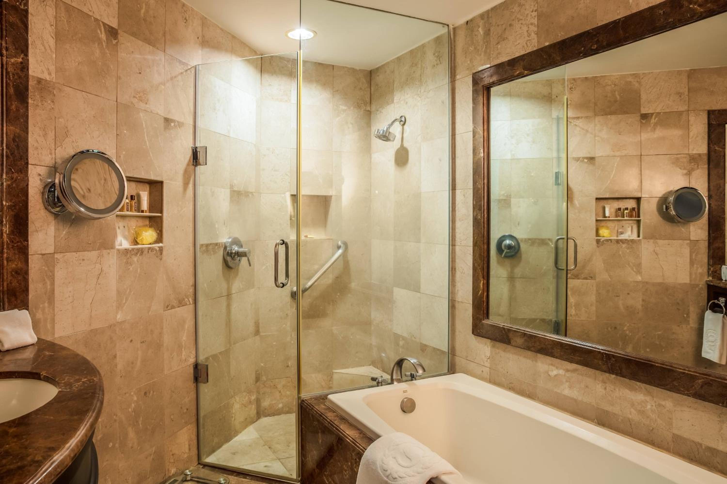 Guest Room, 1 King, City View - Photo 2