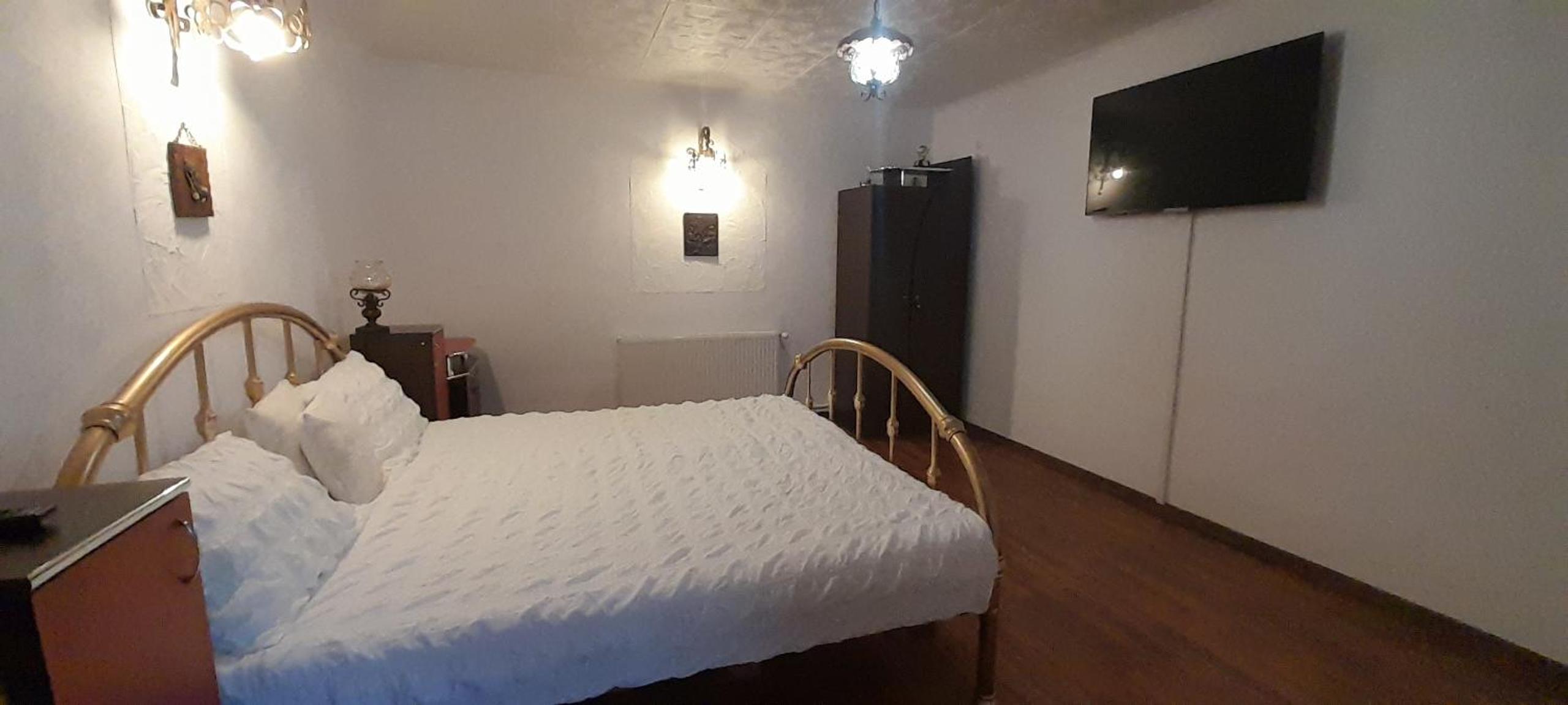 Double or Twin Room with Private Bathroom - Photo 4
