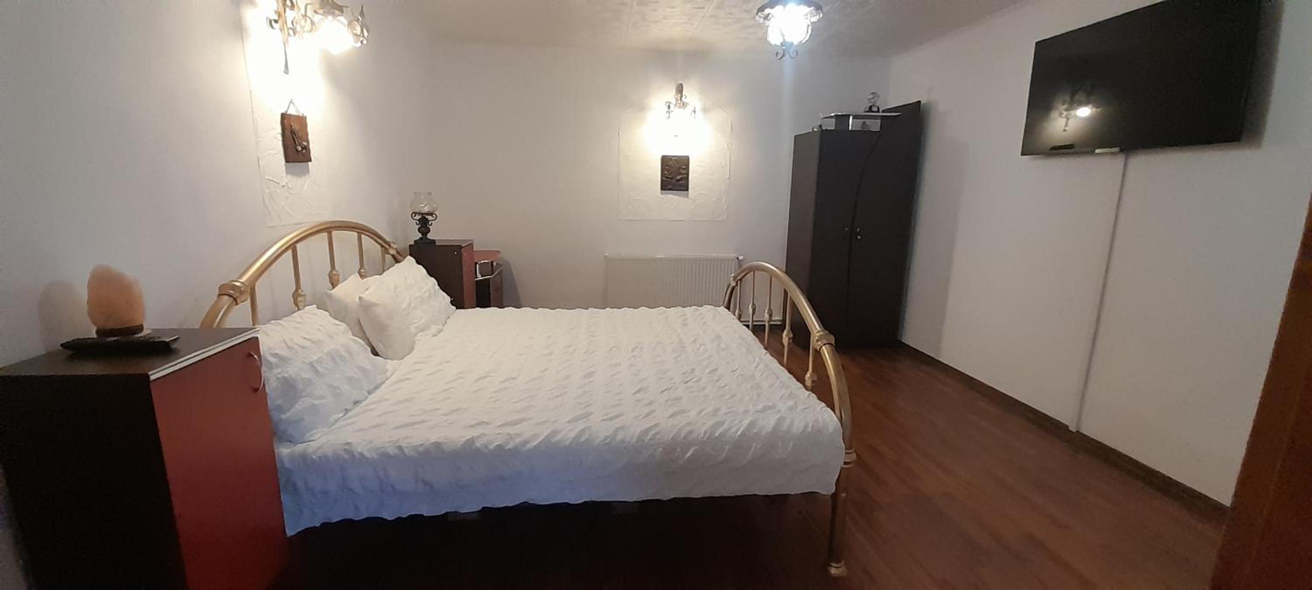 Double or Twin Room with Private Bathroom - Photo 7
