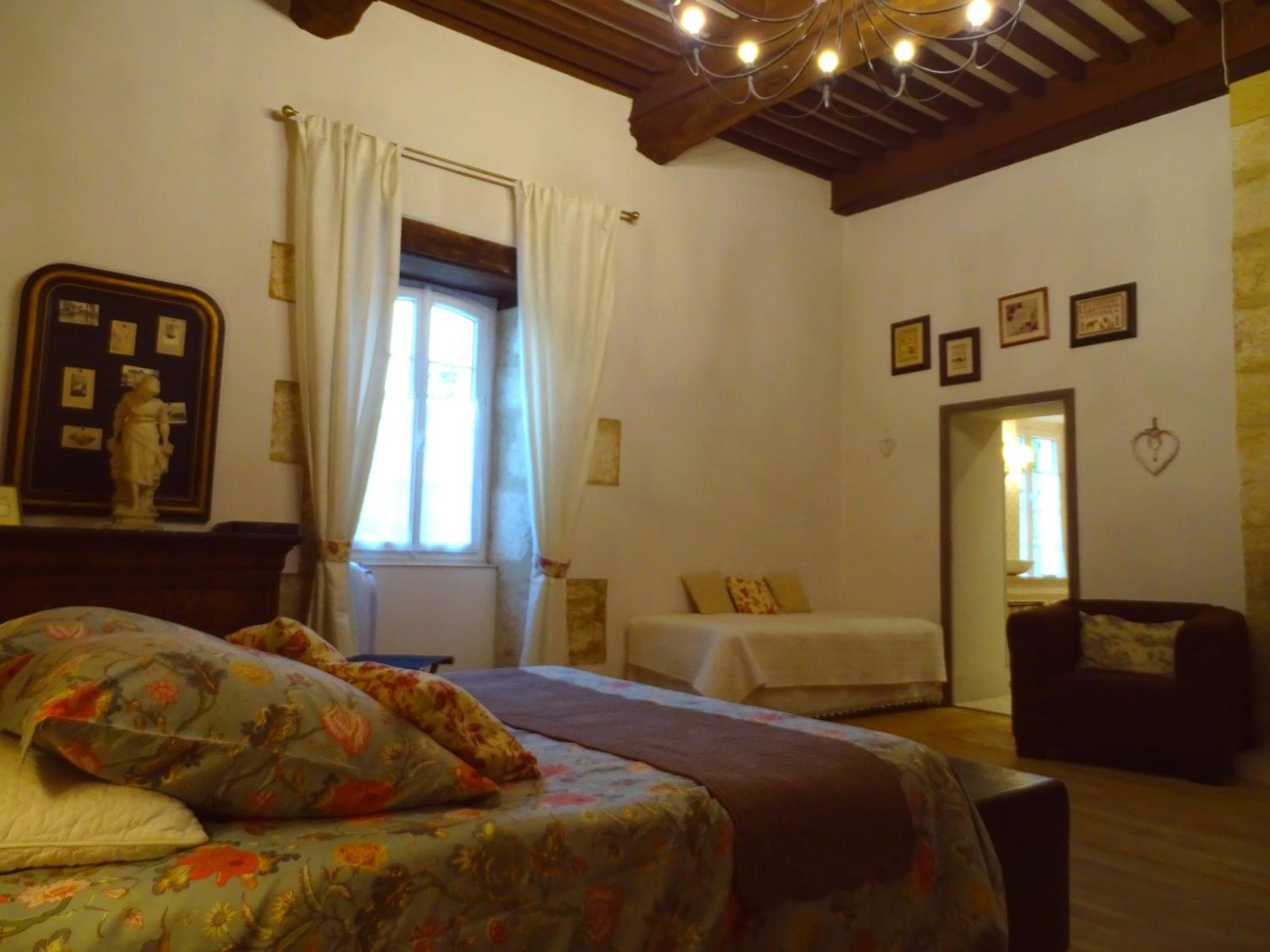 Deluxe King Room photo 1