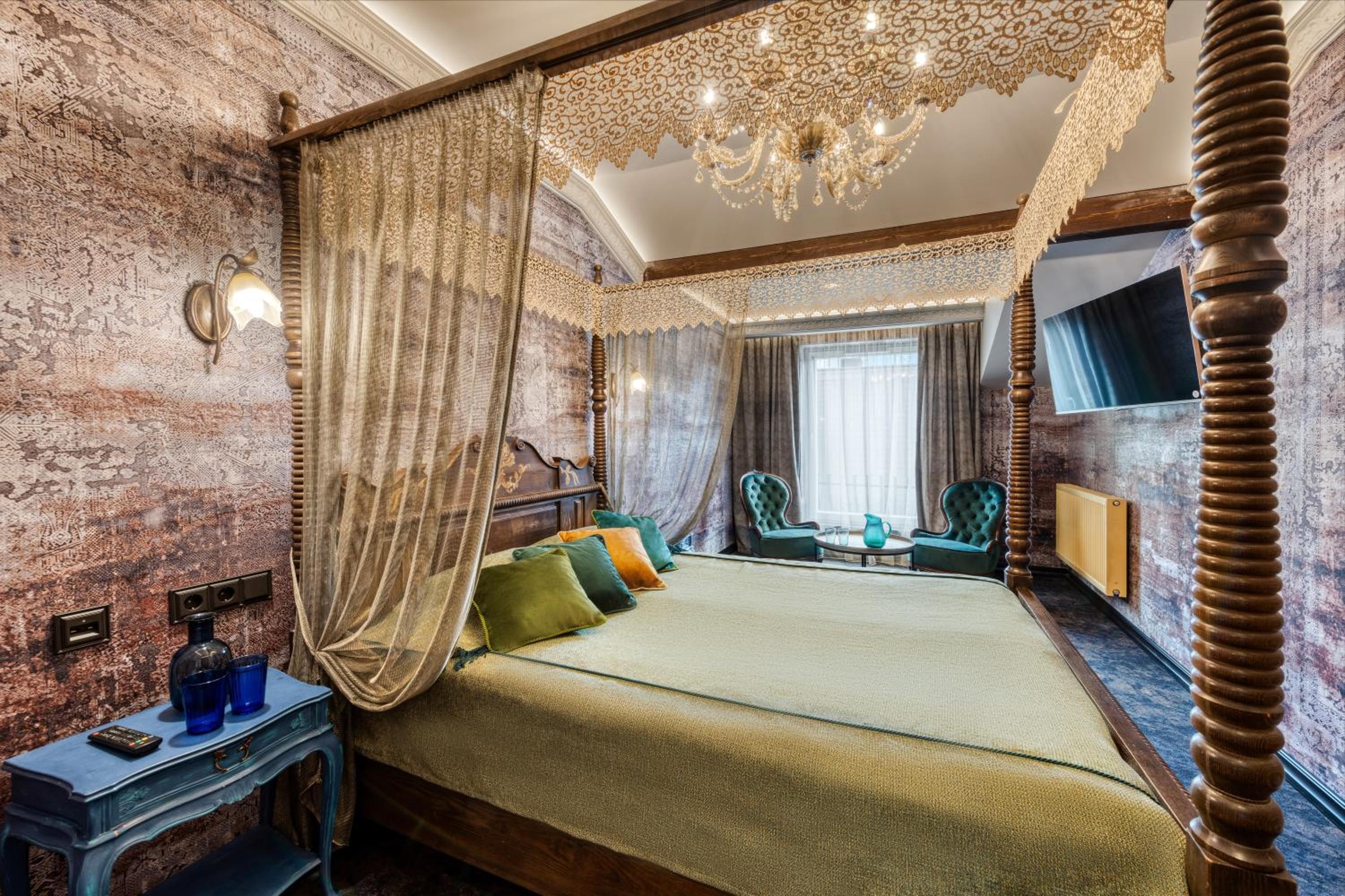 Queen Room