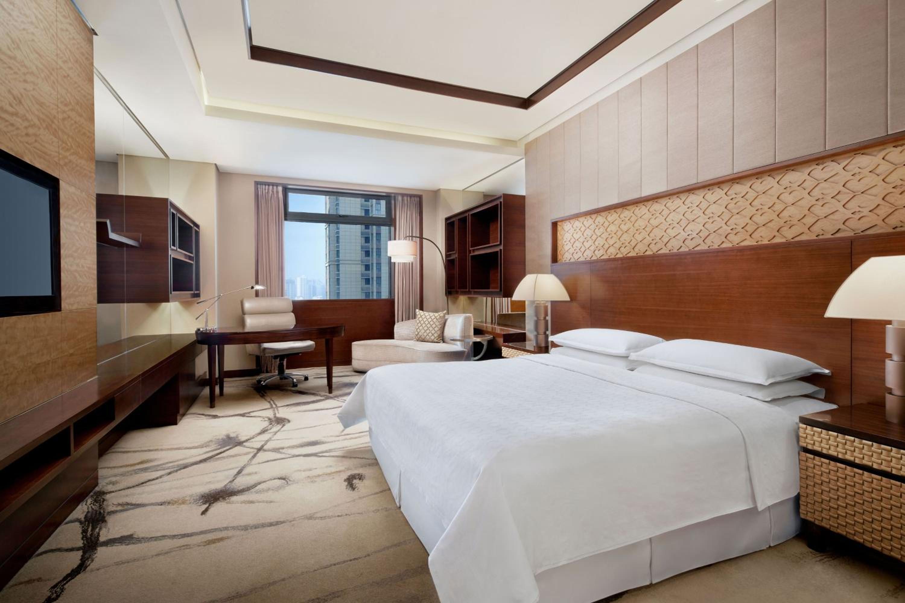 Grand Deluxe King, Guest room, 1 King, City view