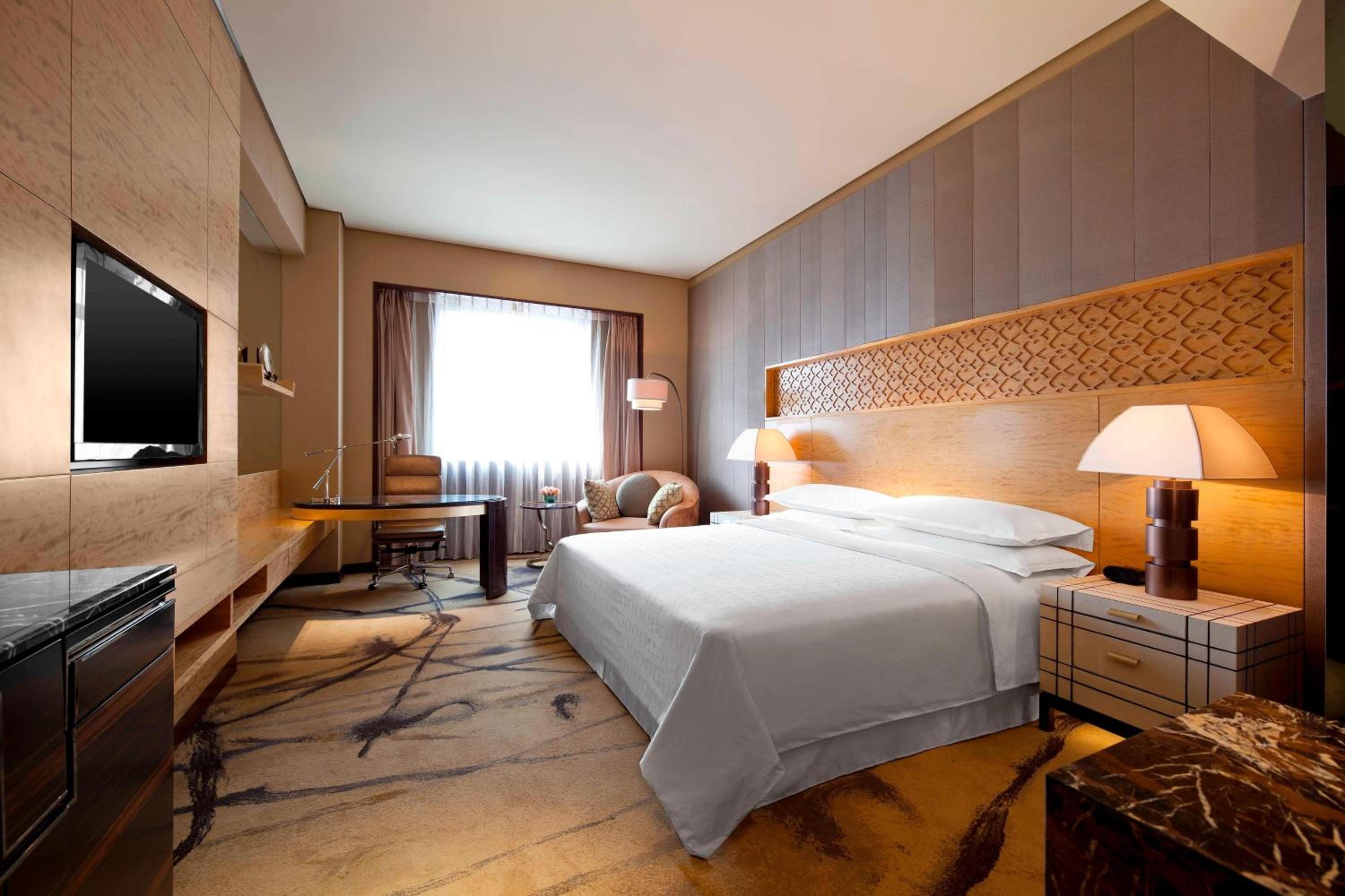 Deluxe King, Guest room, 1 King, City view