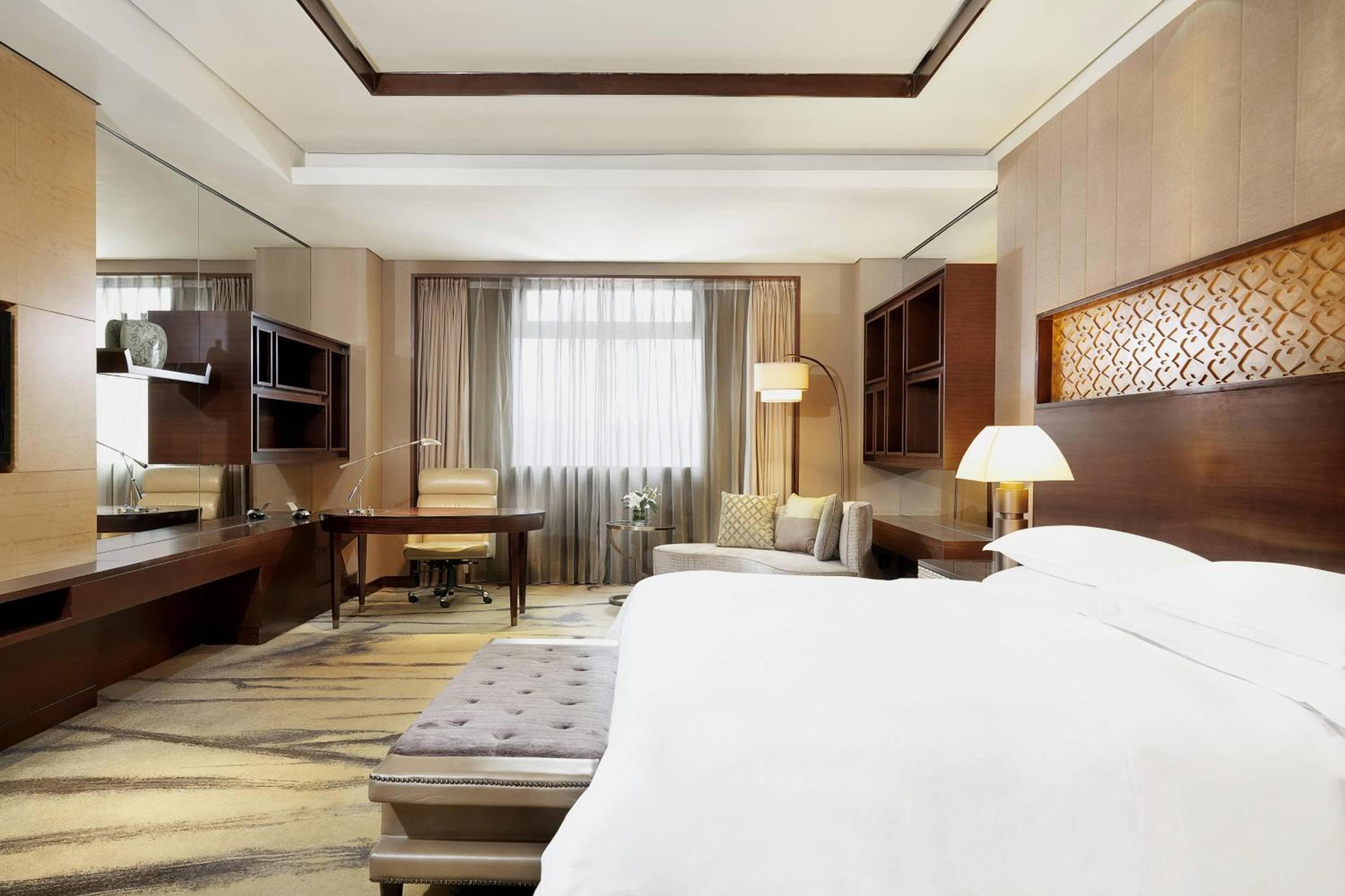 Executive King, Guest room, 1 King, City view