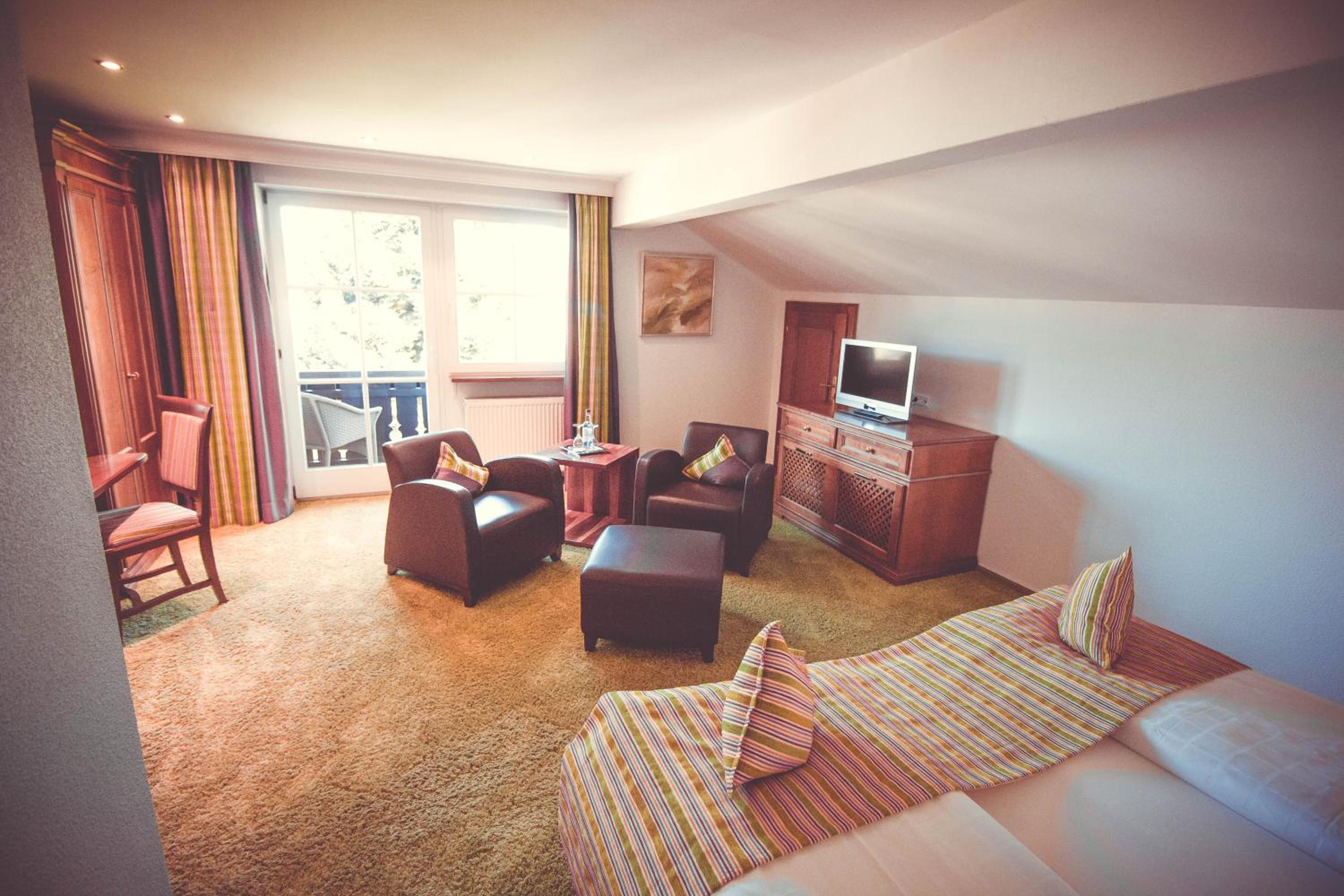 Young Deluxe Double Room photo 2
