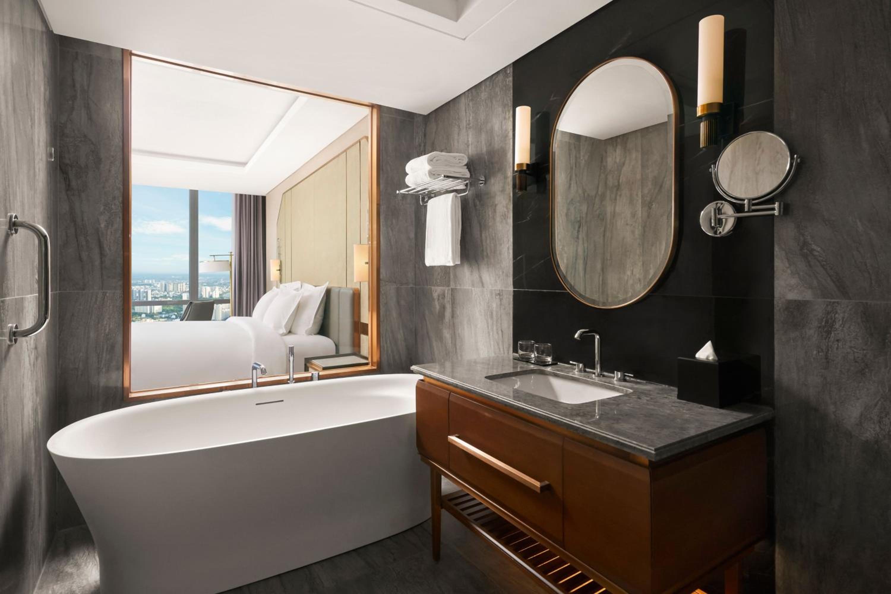 Premier King Room with Sky View photo 3