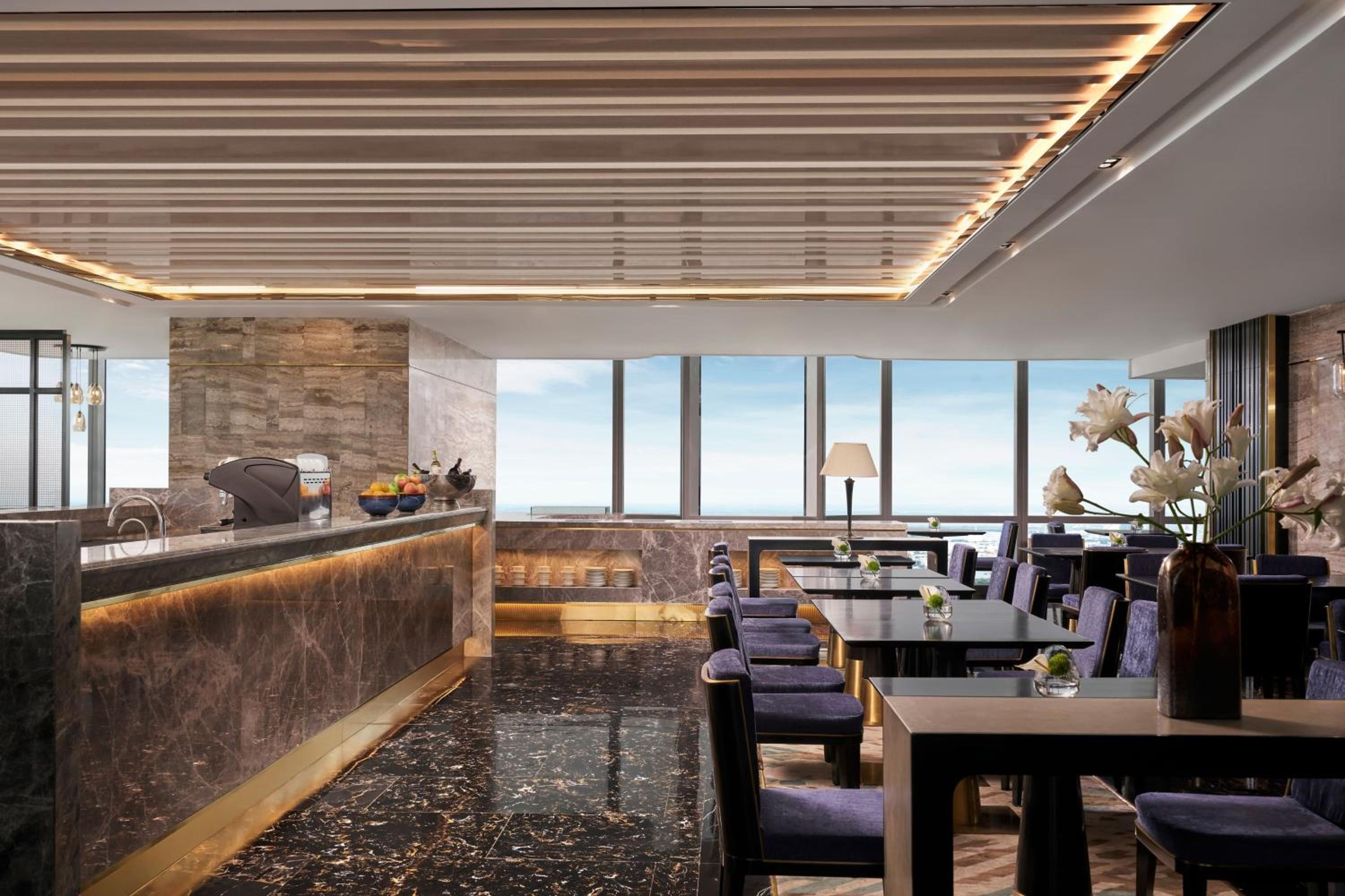 Club Twin Room with Panoramic View - Club Lounge Access photo 3