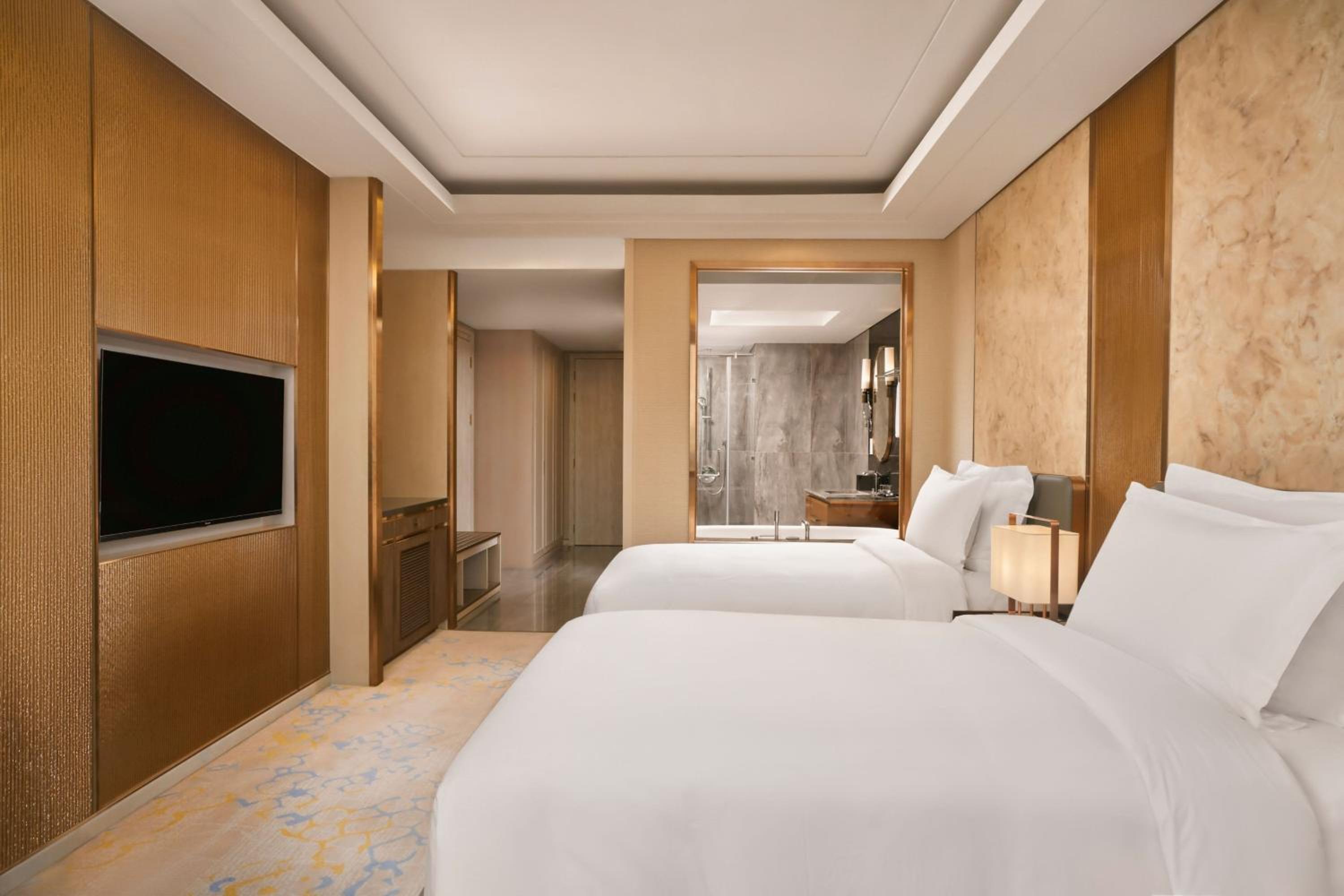 Premier Twin Room with Sky View photo 2
