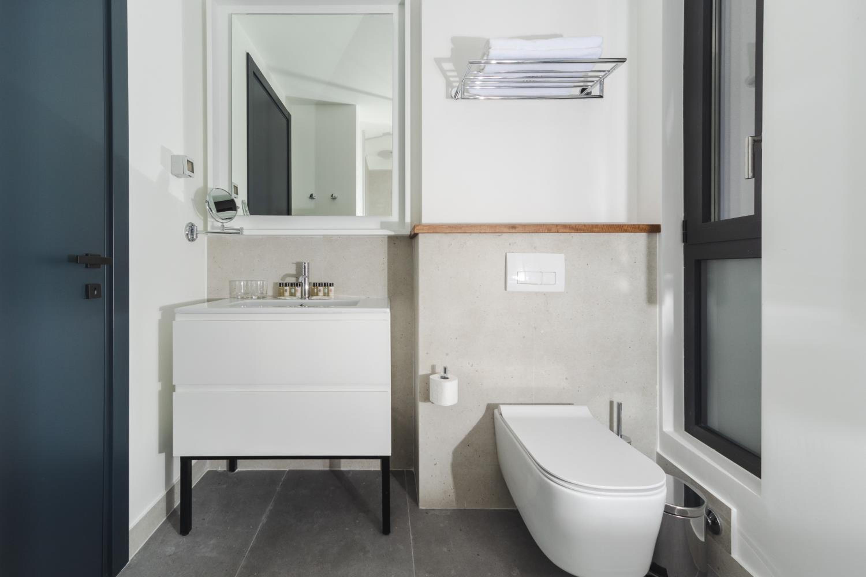 Deluxe Double Room with Sea View - Photo 2
