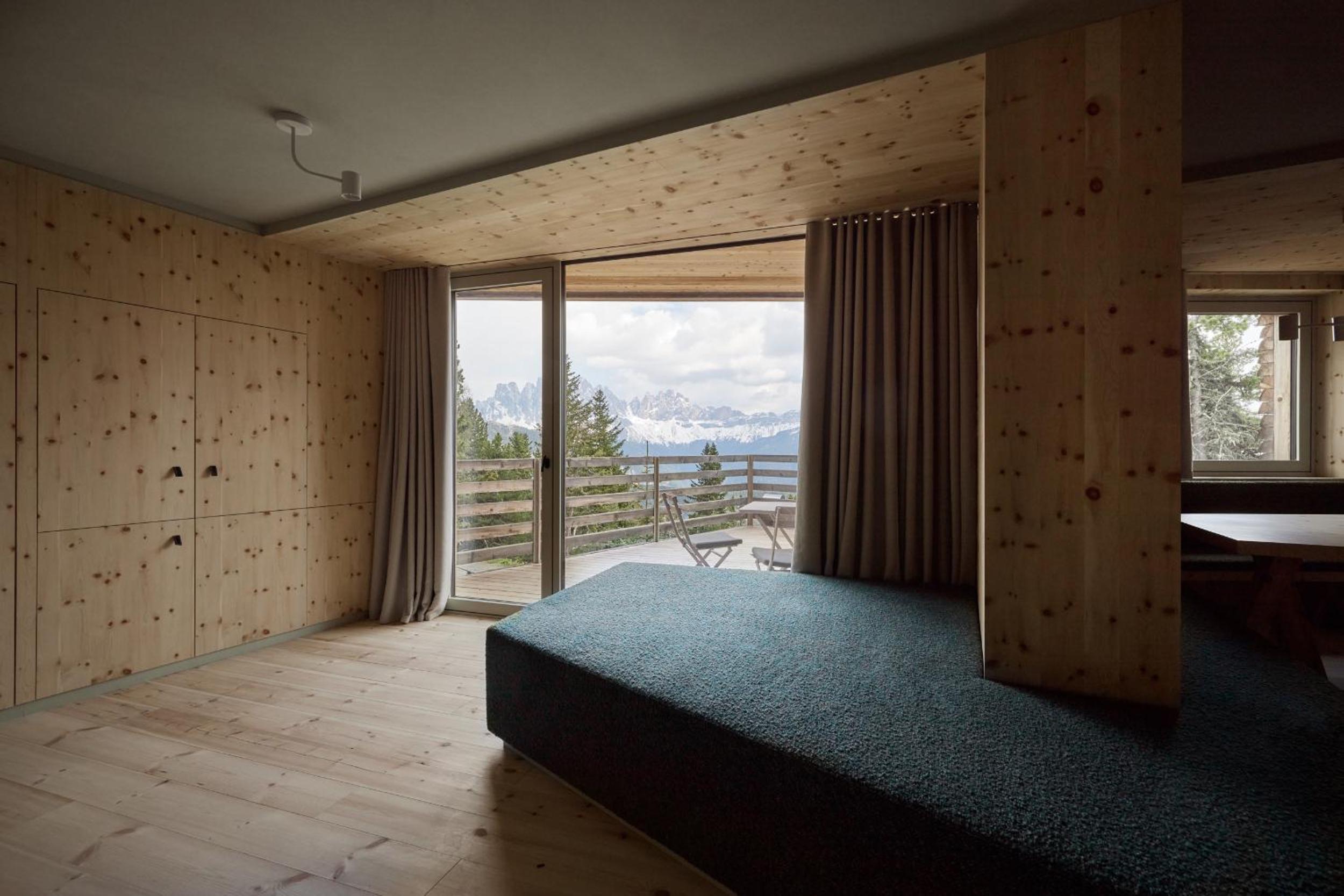 Apartment with Mountain View photo 1