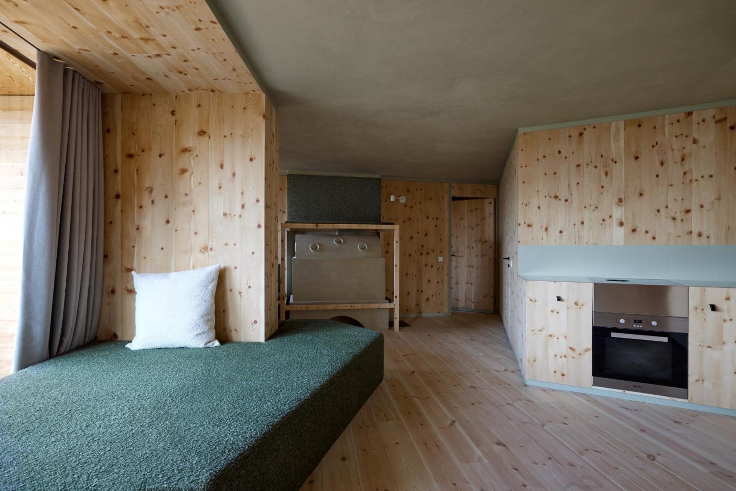 Apartment with Mountain View photo 3