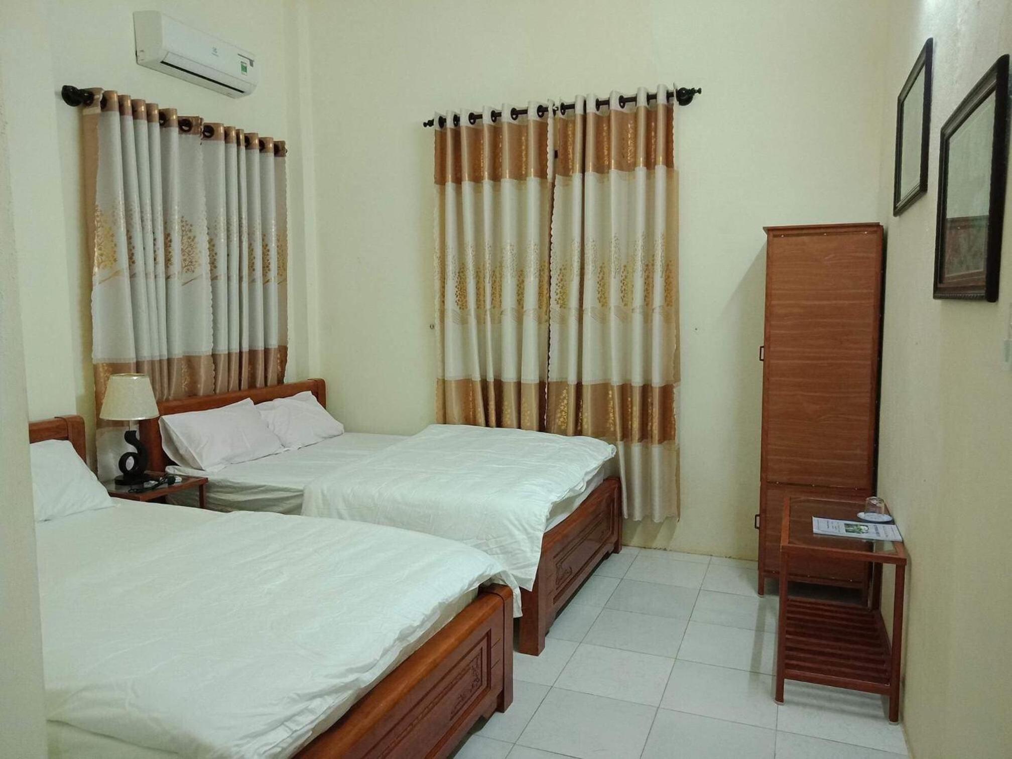 Quadruple Room with Private Bathroom photo 1