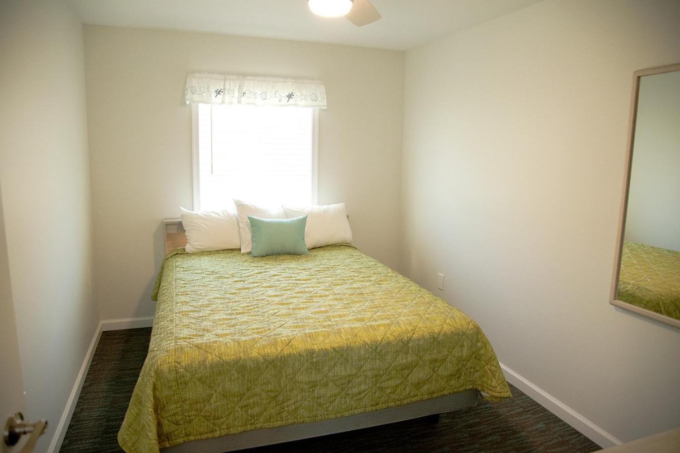 Deluxe Queen Suite photo 2