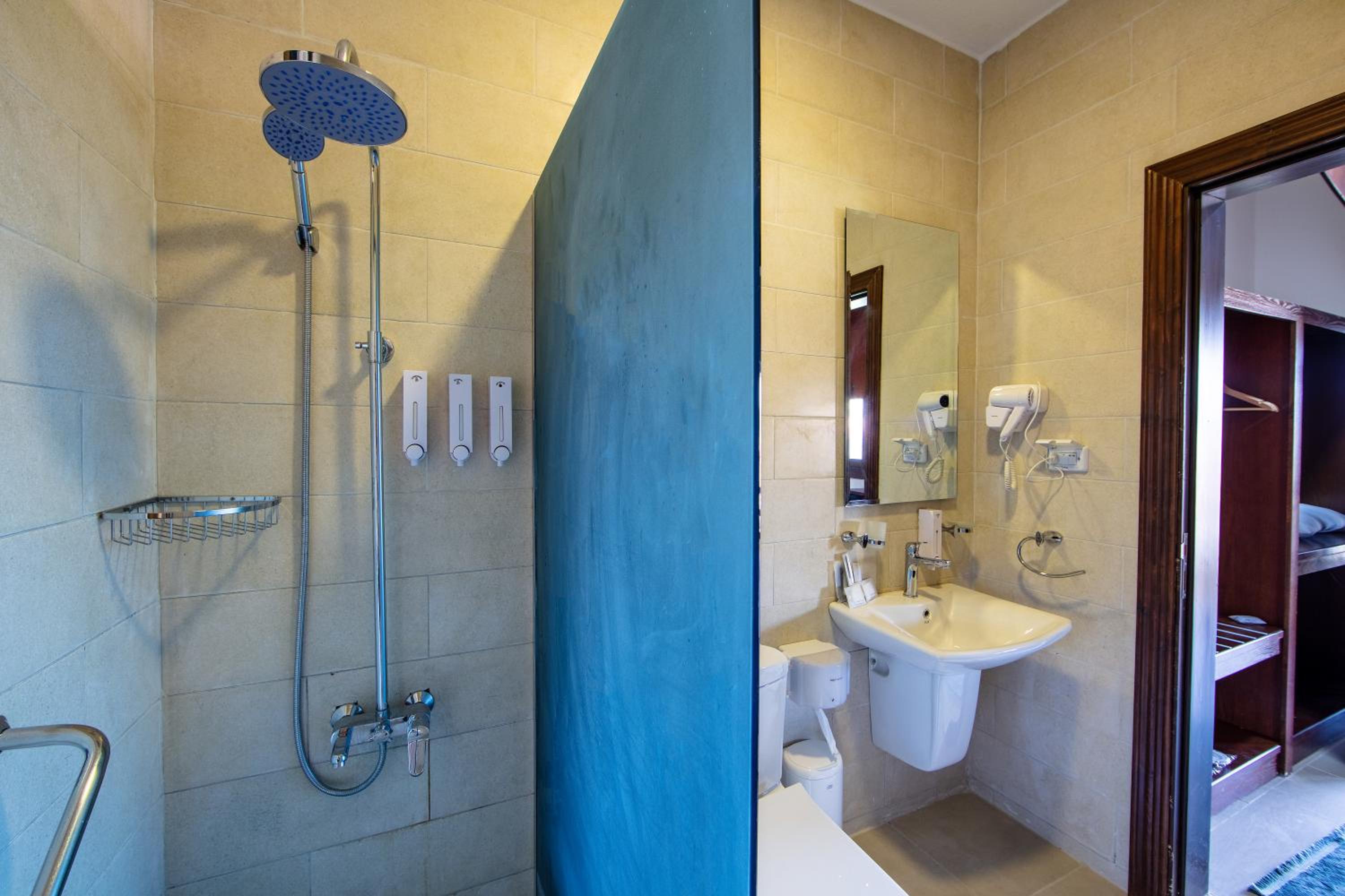 Deluxe King Room photo 2