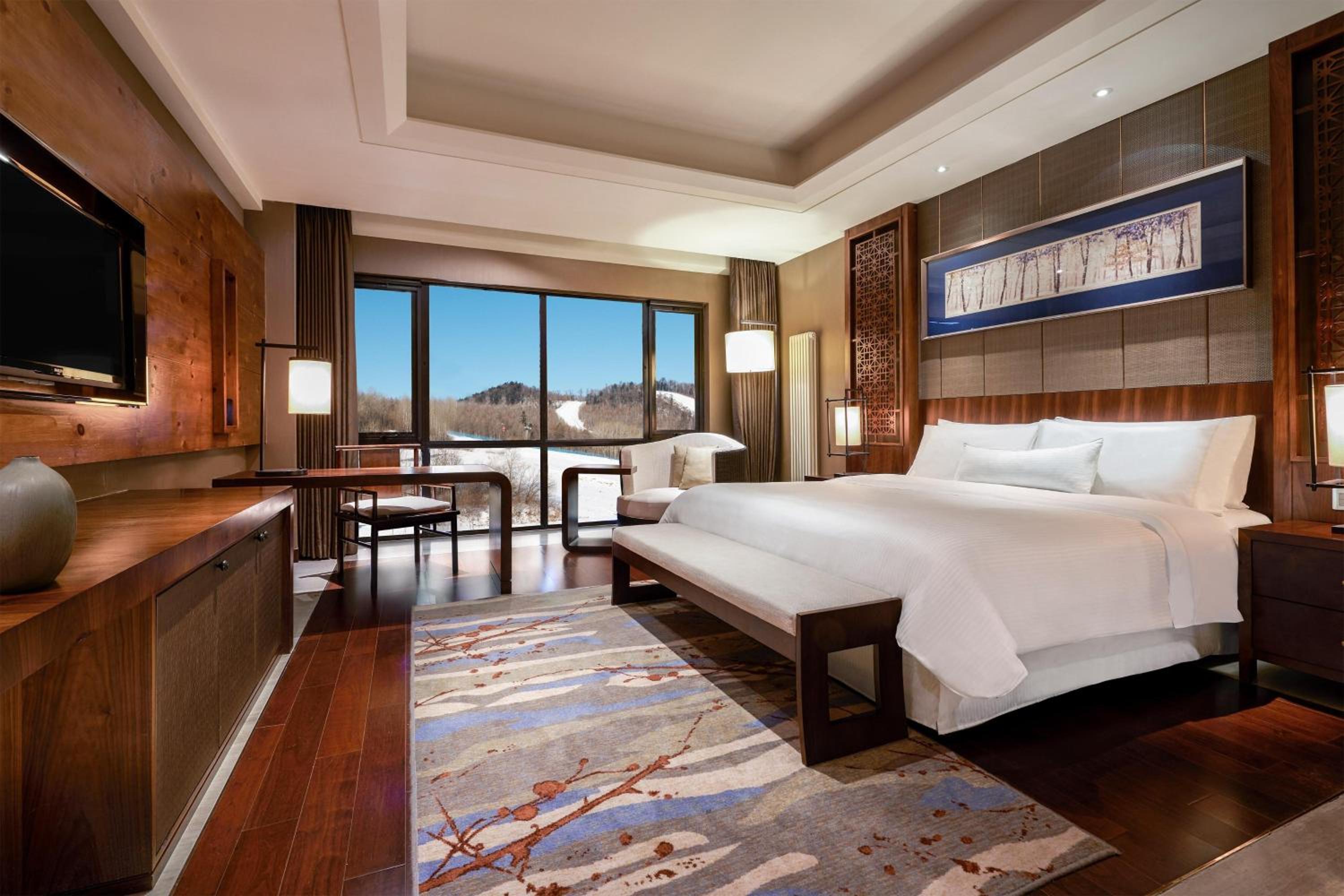 Guest room, 1 King, Resort view