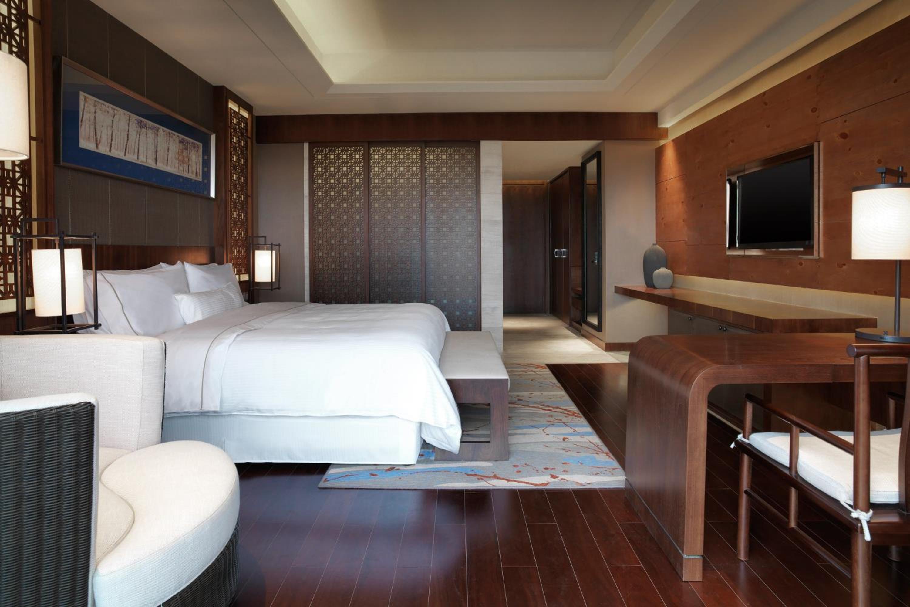 Guest room, 1 King, Resort view photo 2