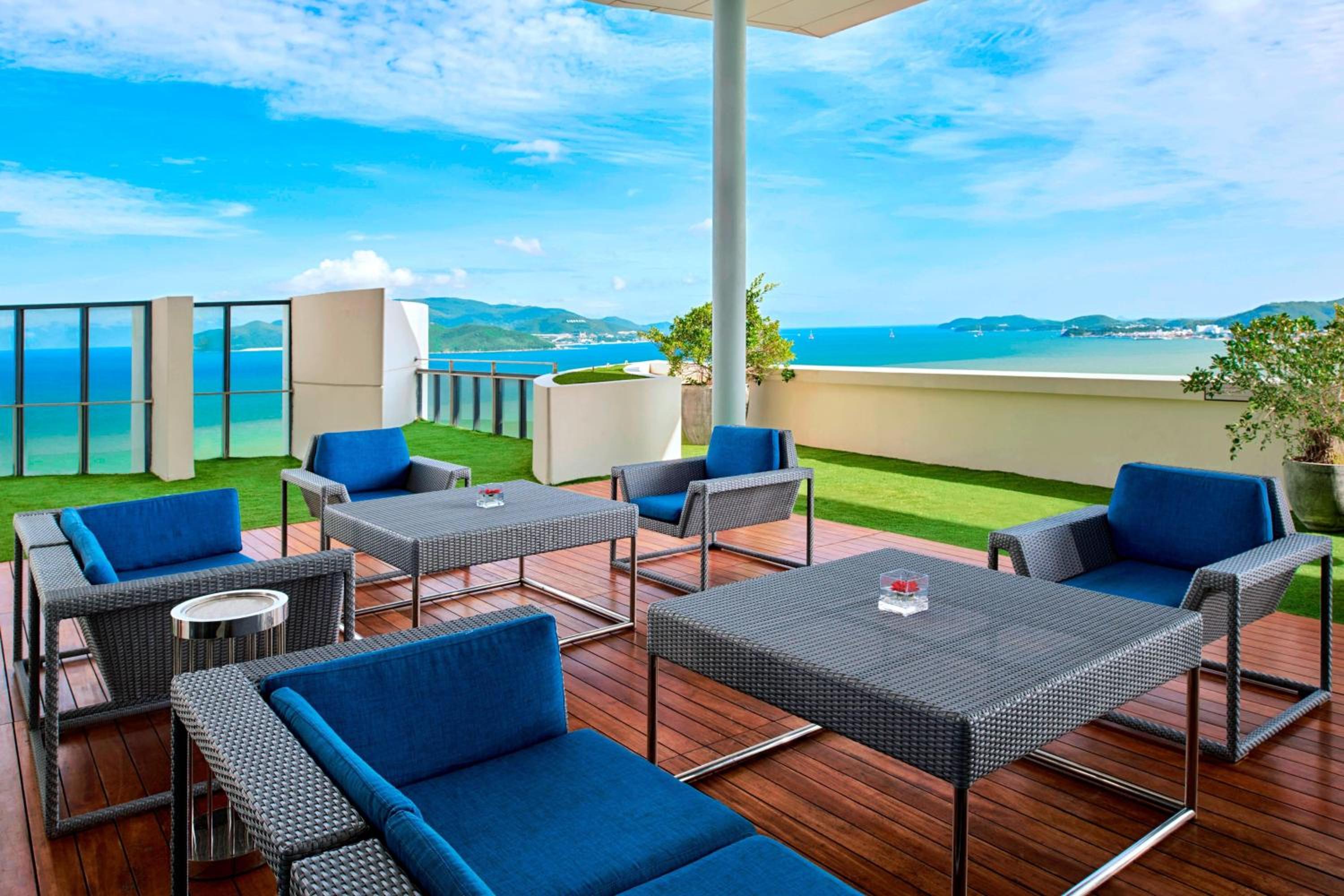 Junior King Suite with Balcony and Ocean View - Photo 6