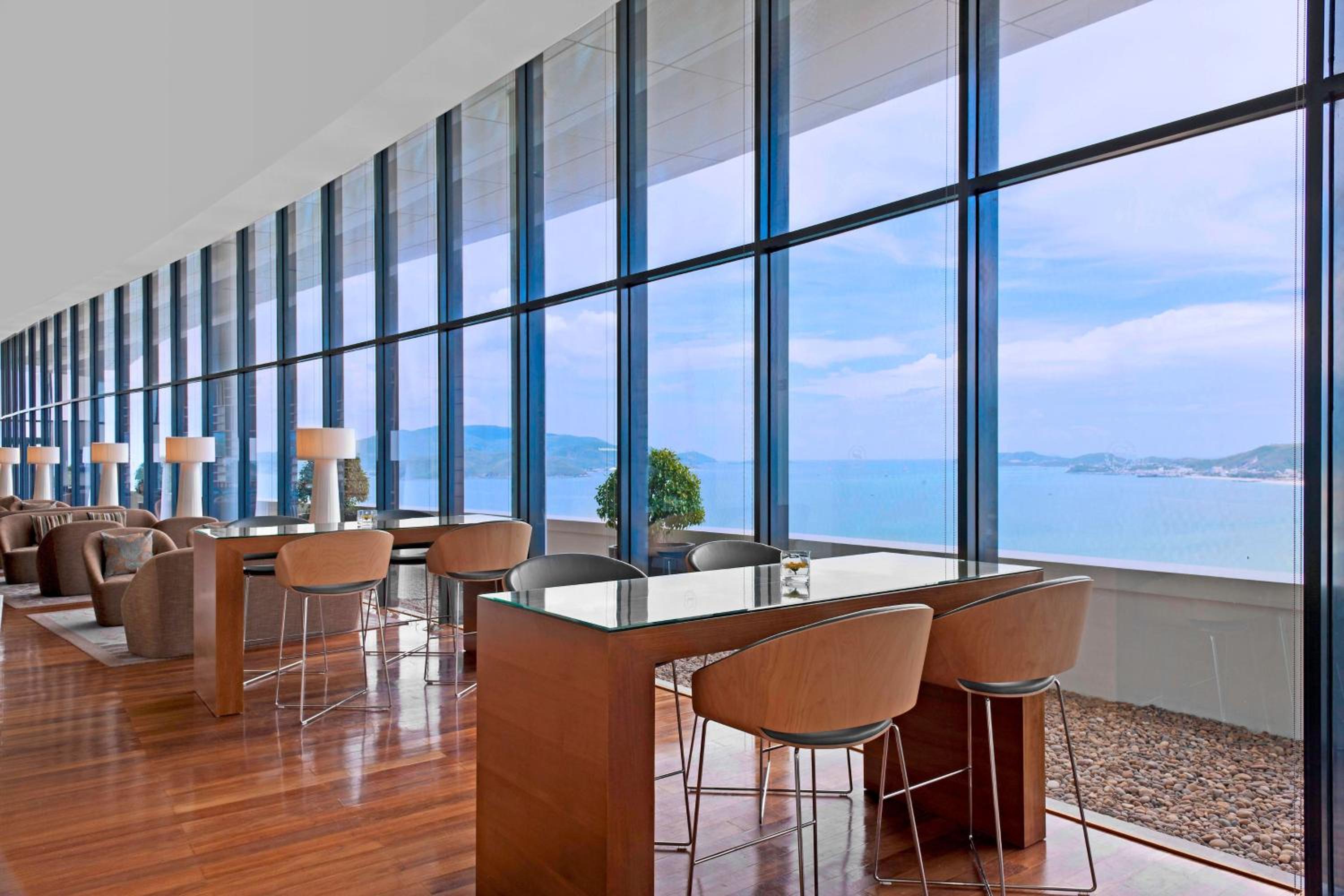 Junior King Suite with Balcony and Ocean View - Photo 3