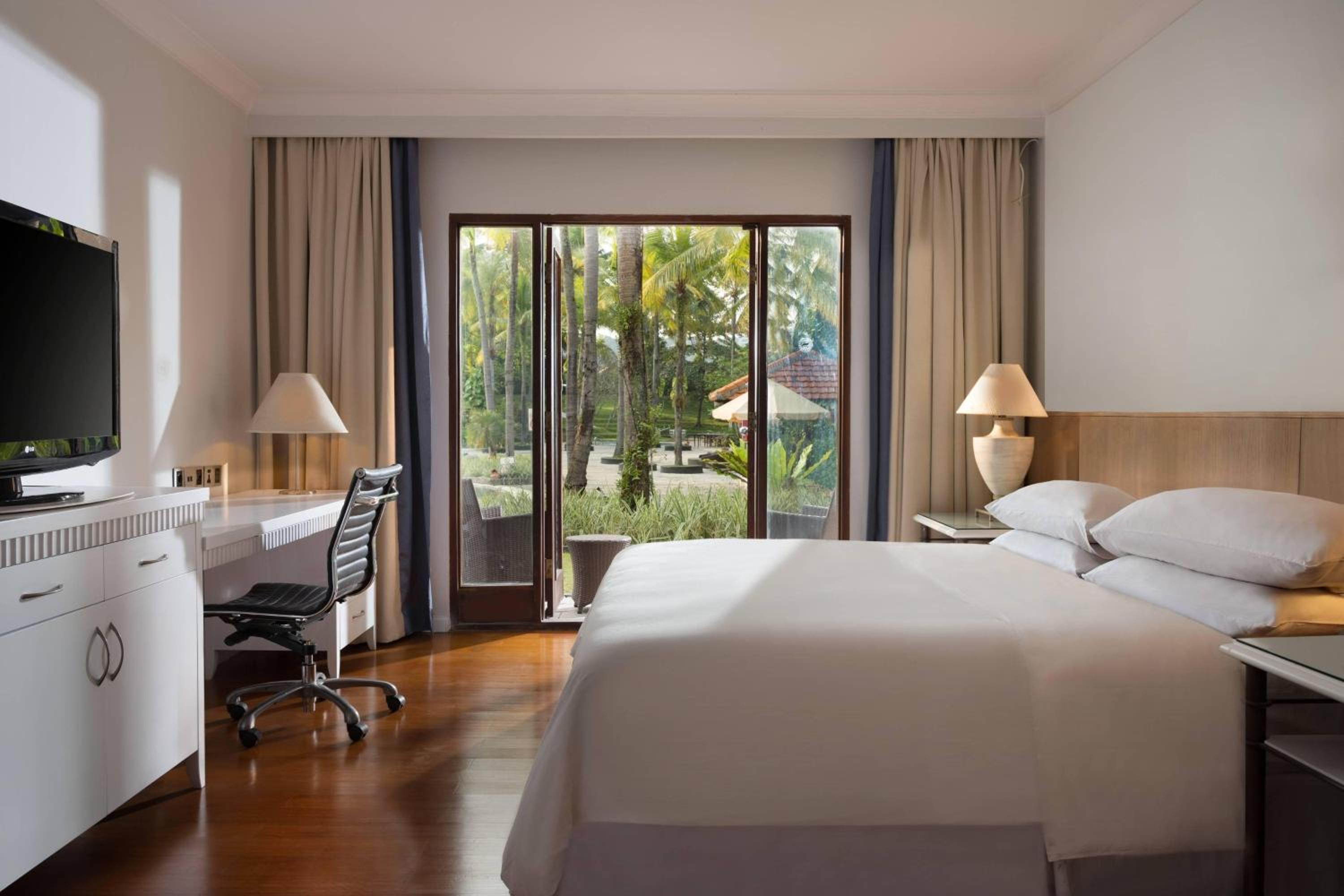 Deluxe King Room with Terrace and Garden Access - Non-Smoking