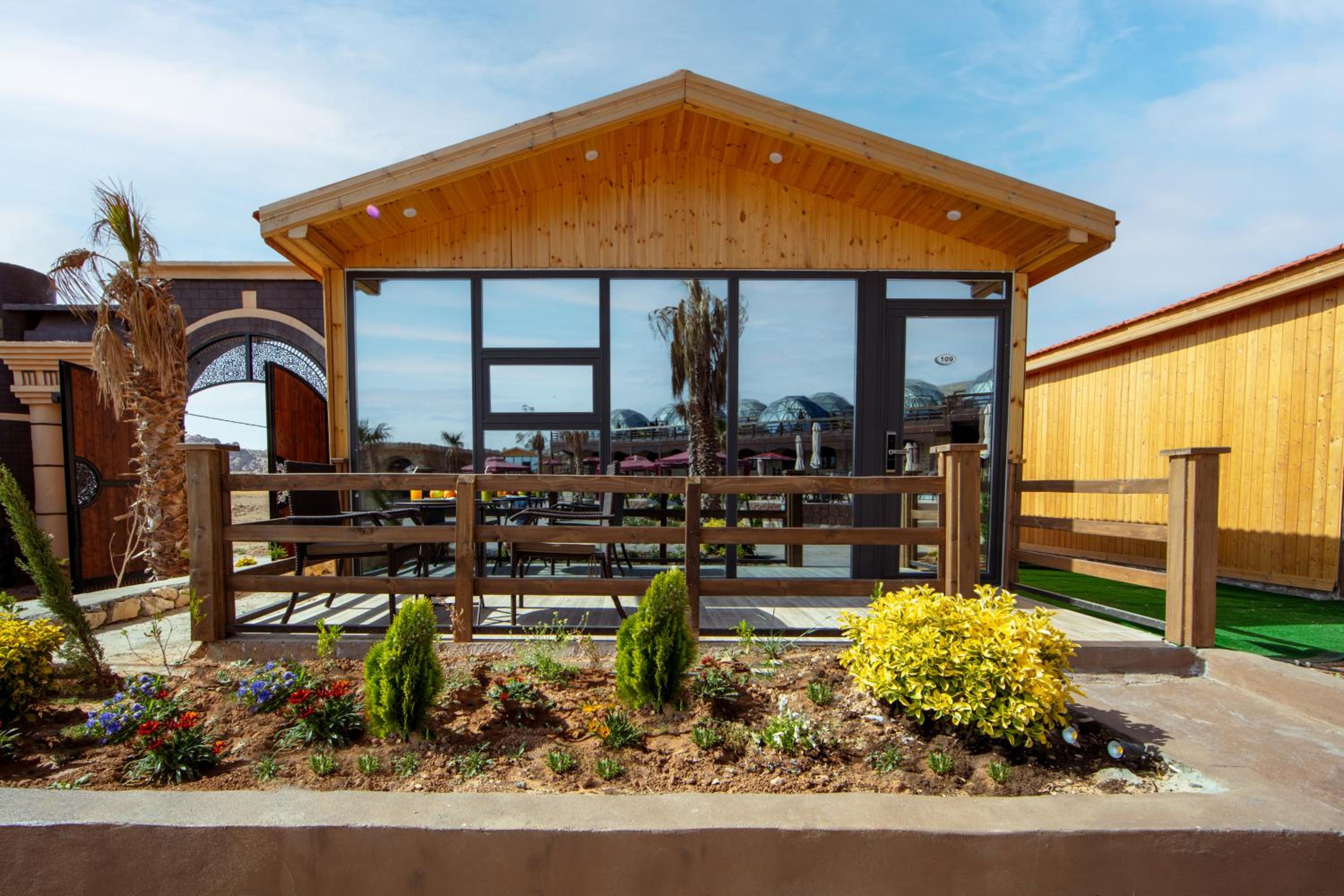 Deluxe Bungalow King with Garden View photo 2
