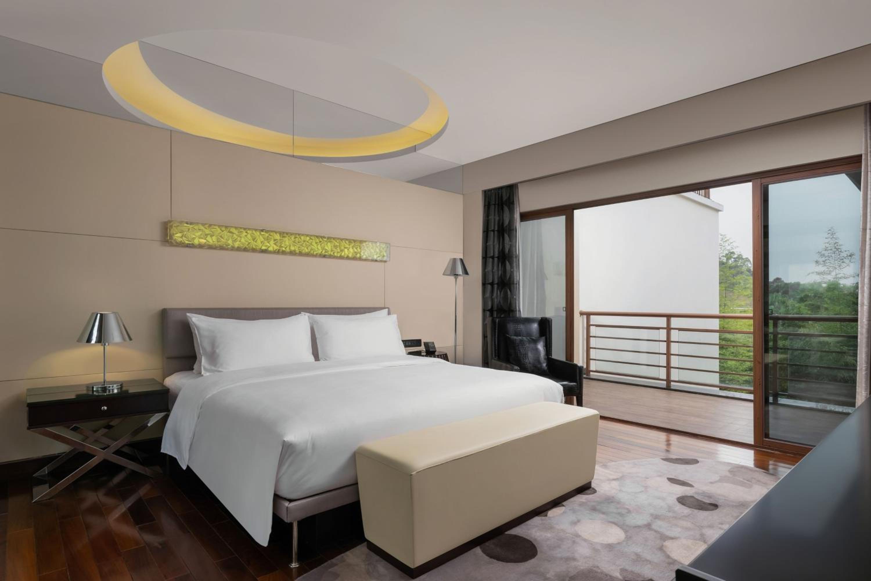 3 Bedroom Villa Suite with Mountain View - Photo 1
