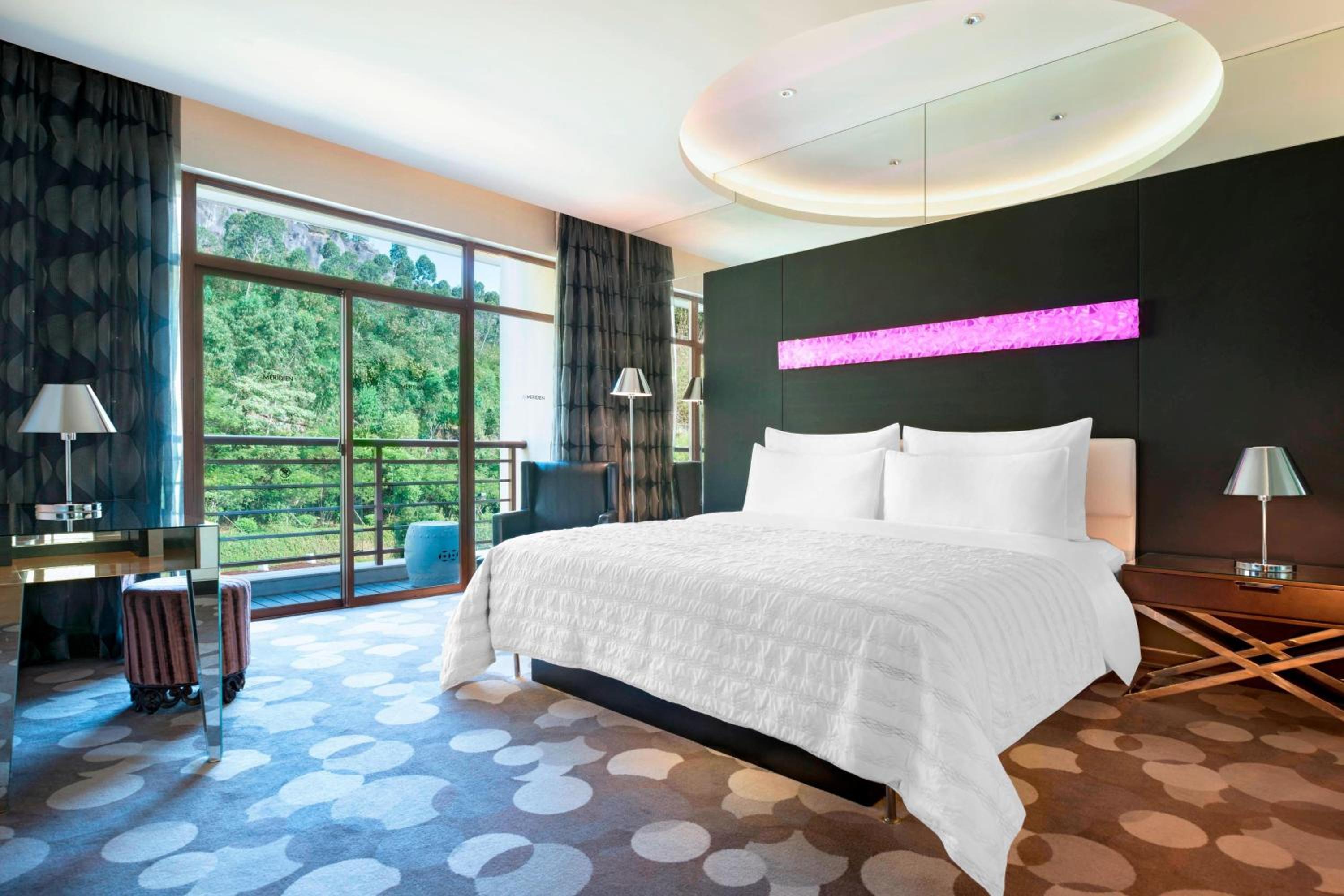 Deluxe Suite - Photo 1