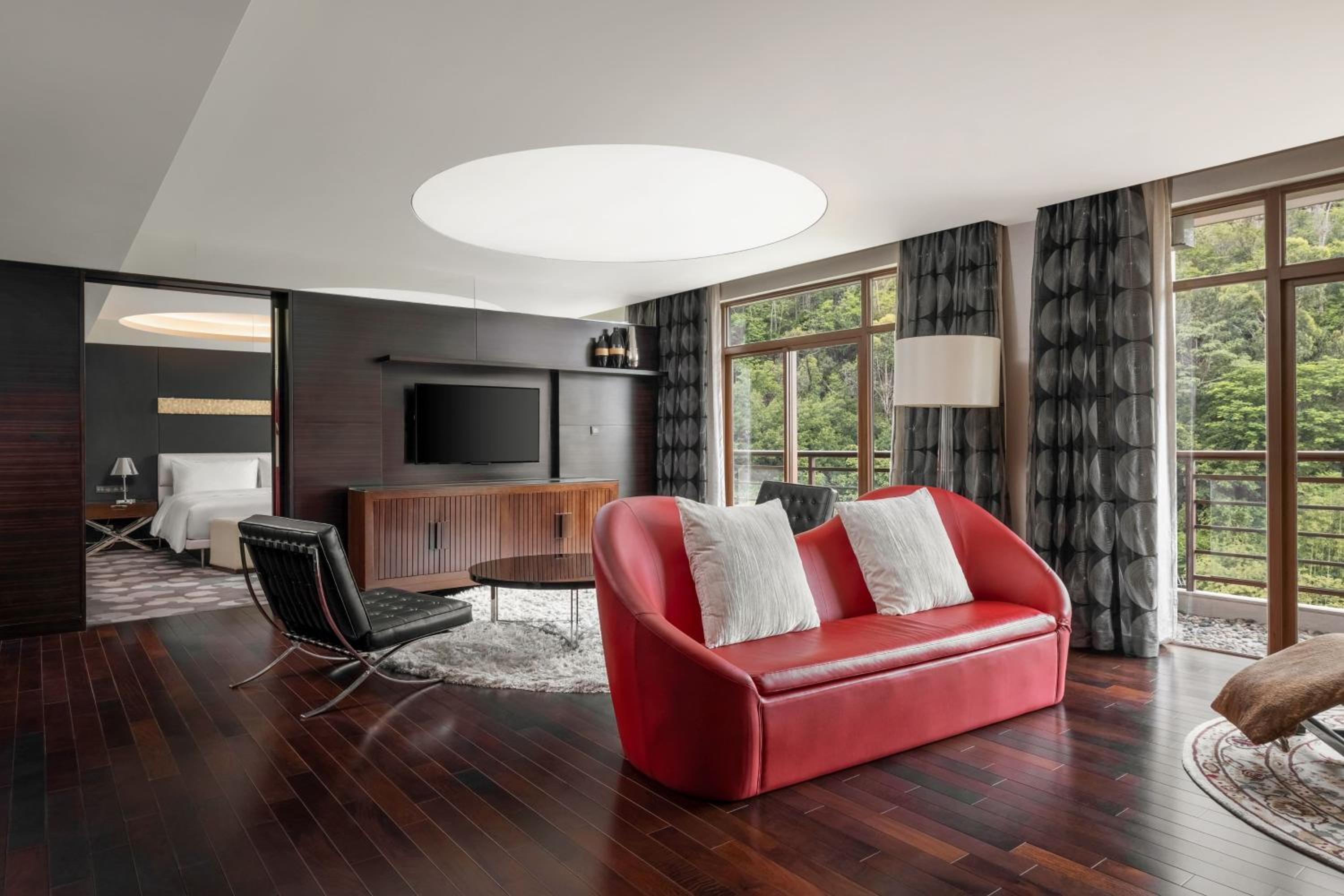 Diplomat Suite - Photo 3