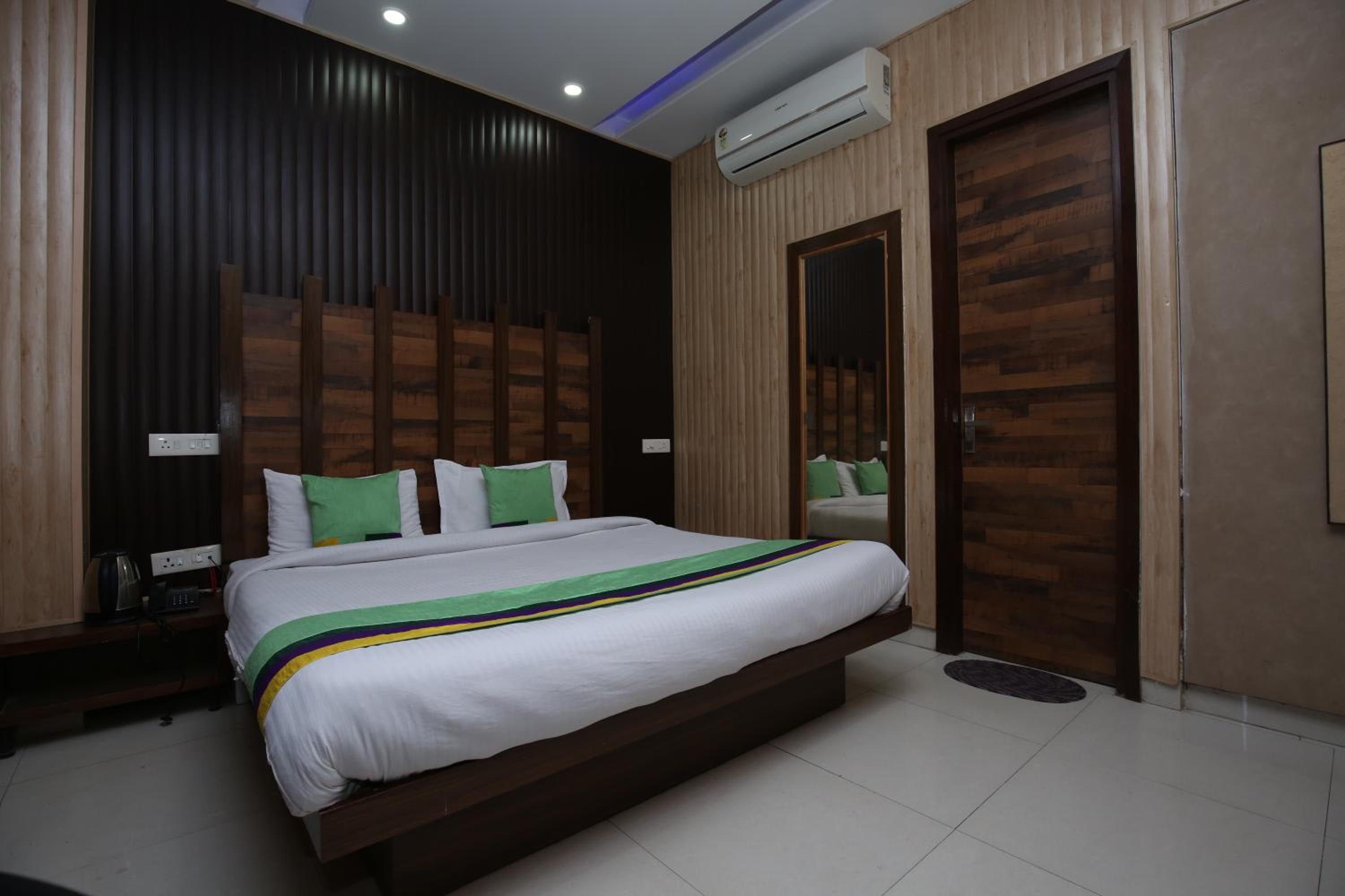 Deluxe Double Room photo 2